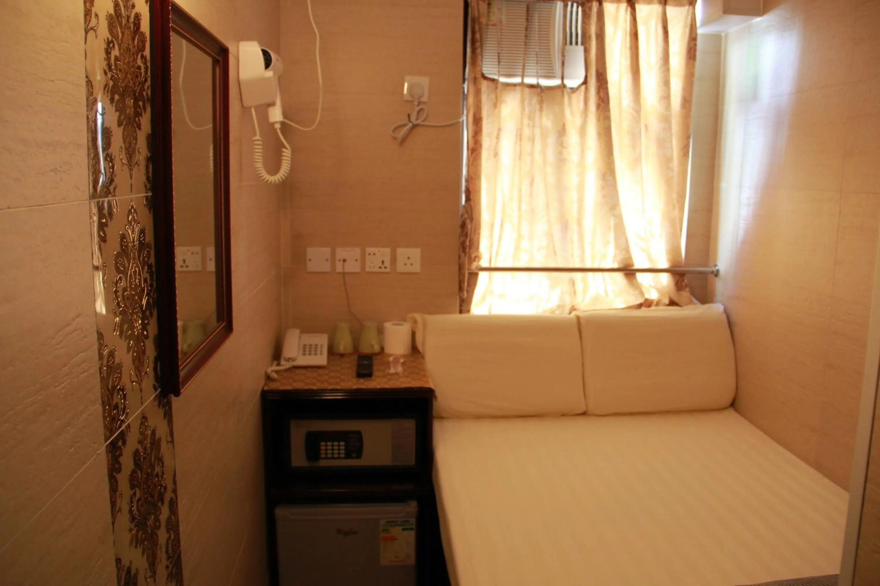 Day, Bed in New Tokyo Hostel