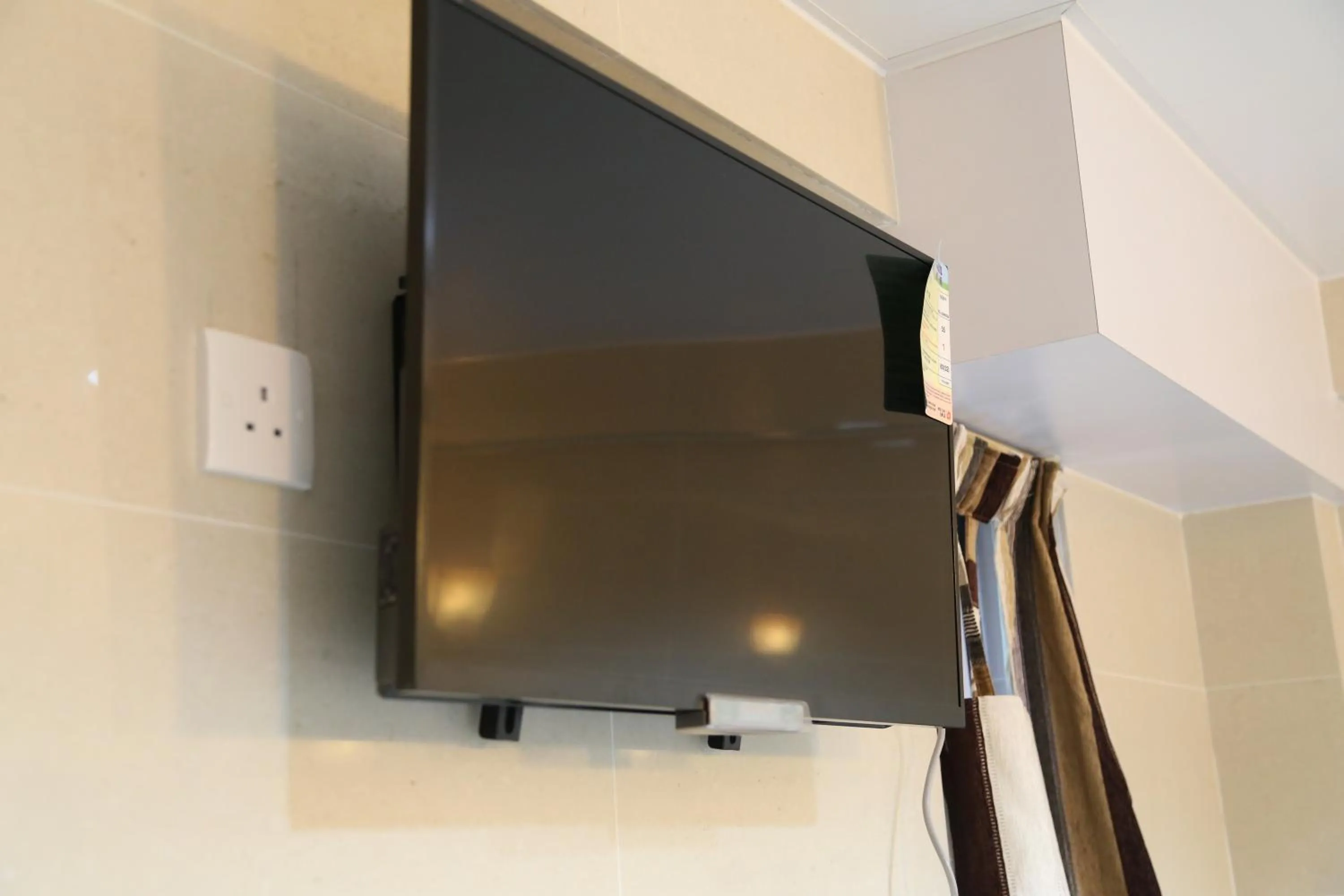 TV and multimedia in New Tokyo Hostel