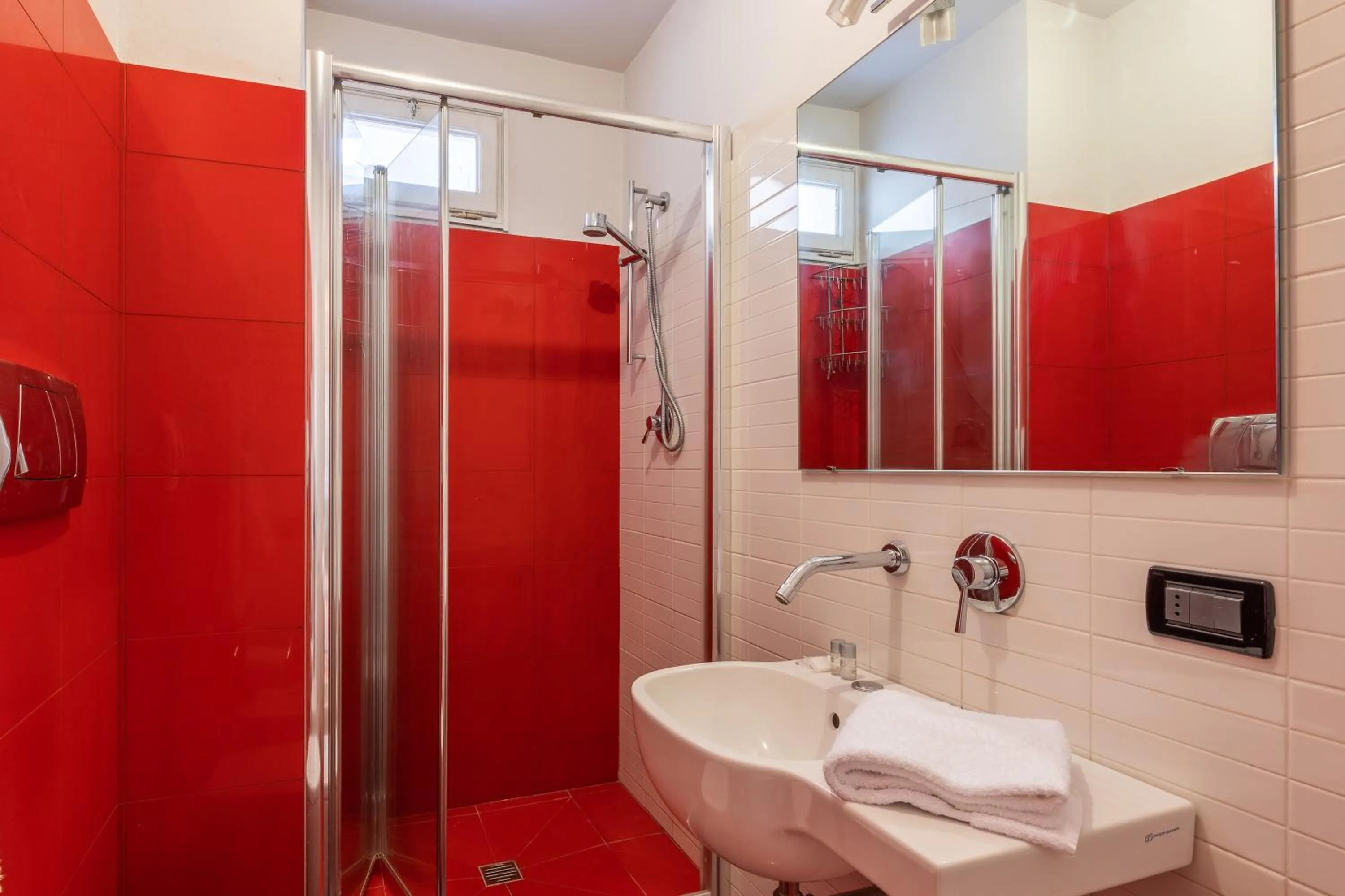 Bathroom in Venezia Terrace by Mmega