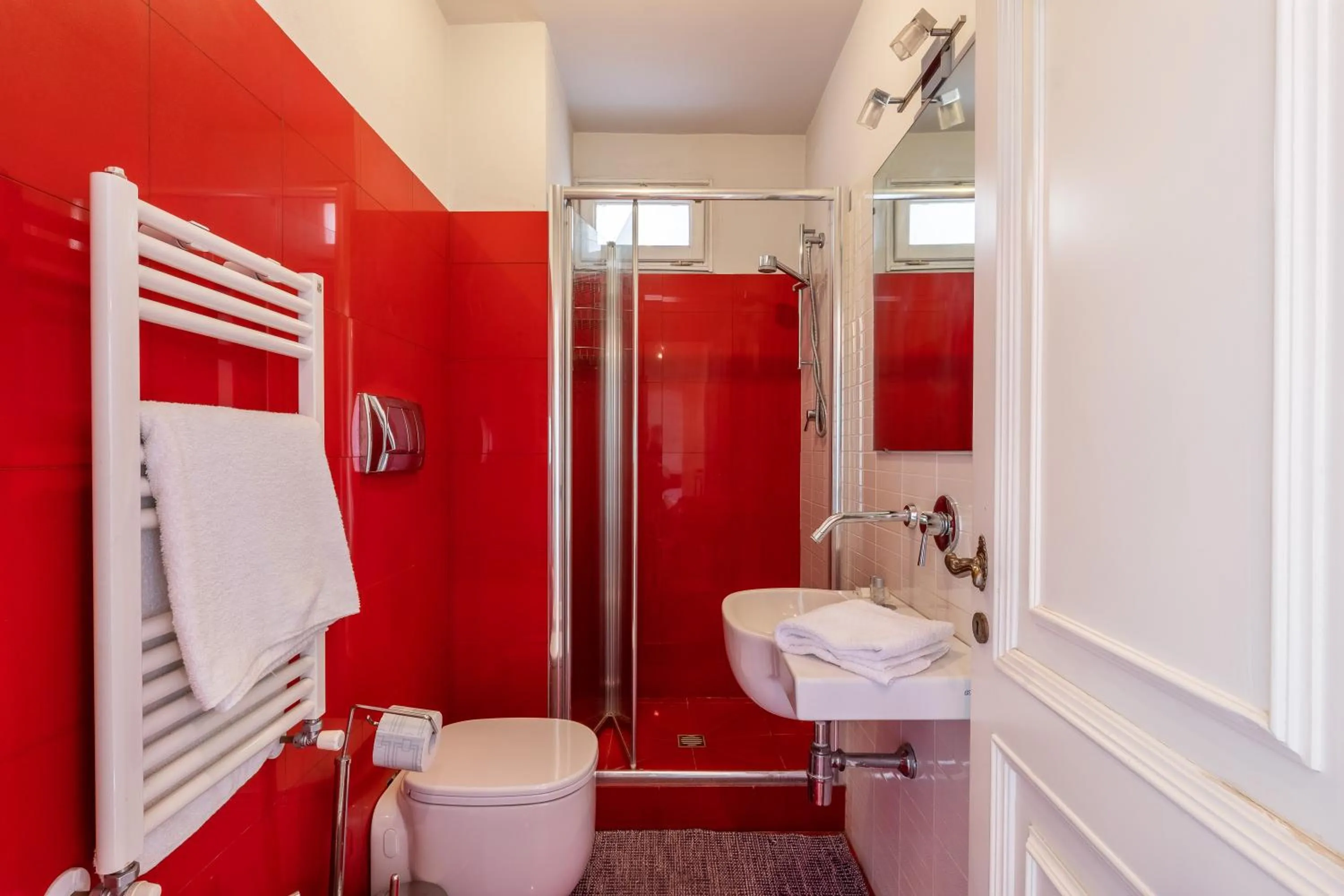 Bathroom in Venezia Terrace by Mmega