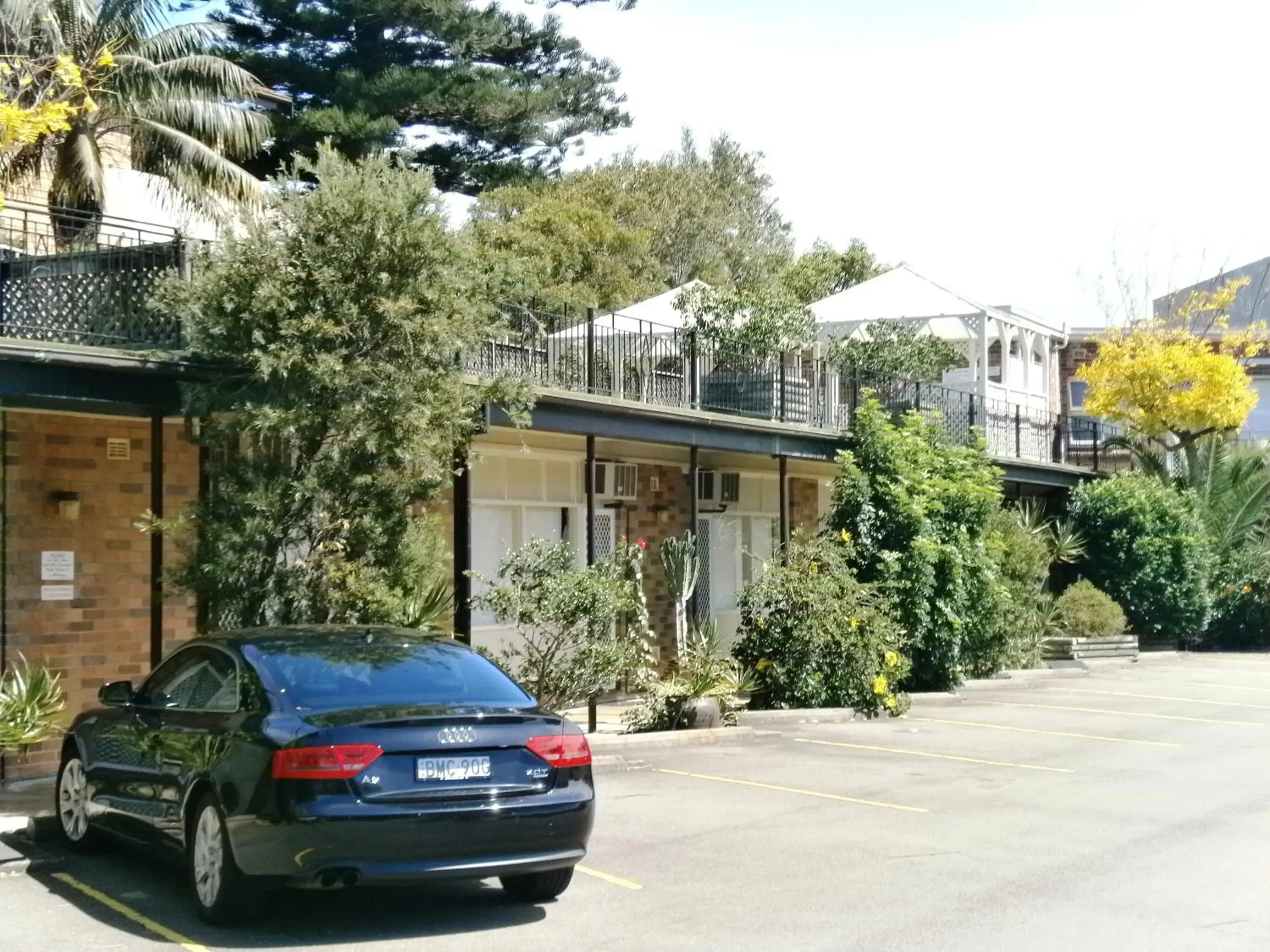 Facade/entrance in Ultimate Apartments Bondi Beach Facade/entrance in Ultimate Apartments Bondi Beach