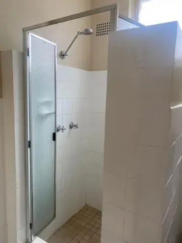 Shower in Ultimate Apartments Bondi Beach Shower in Ultimate Apartments Bondi Beach