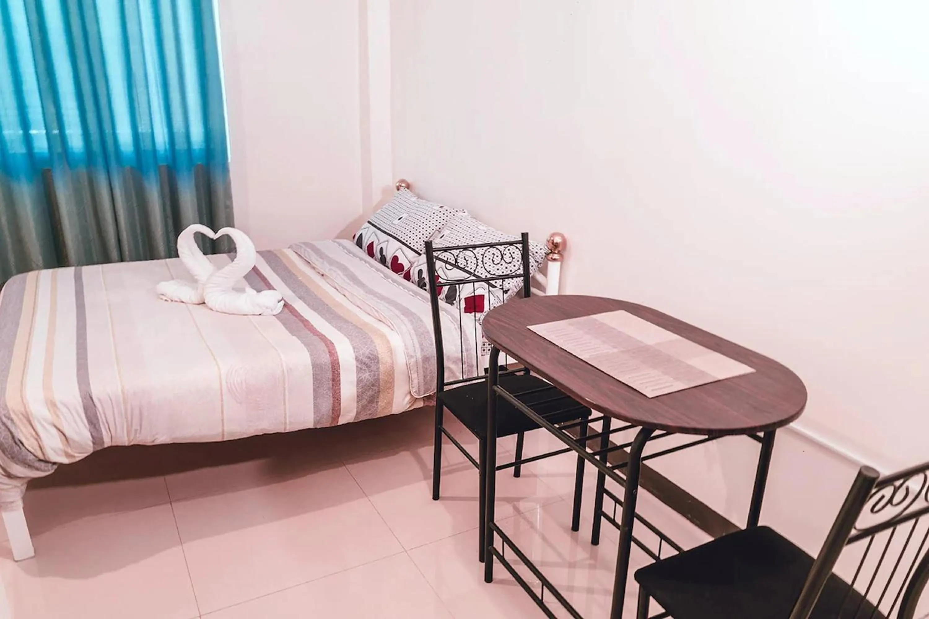 Photo of the whole room, Bed in Diane Sunshine Villa Panglao near Beach