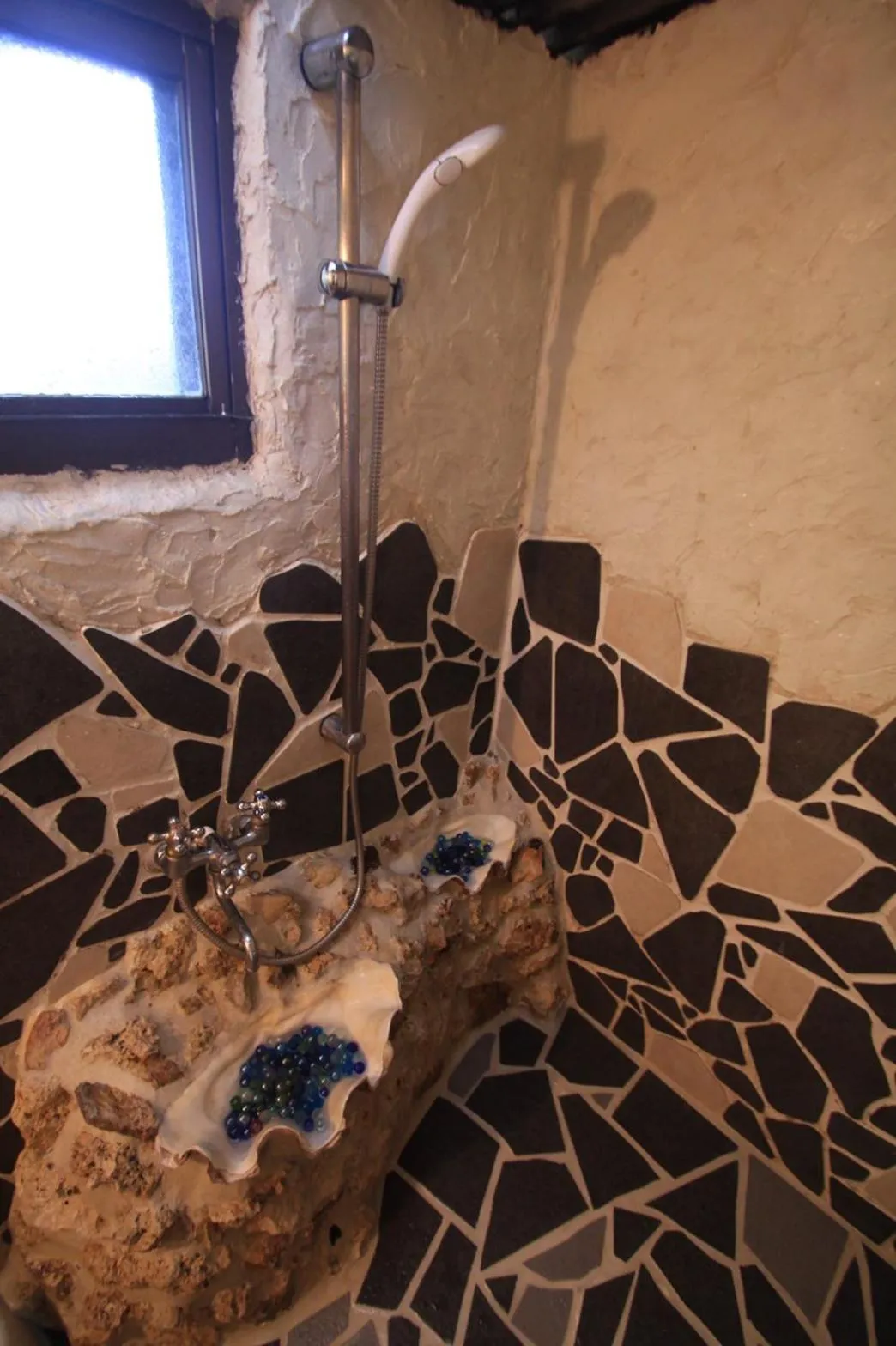 Shower in Taketomijima Guesthouse and je Taime