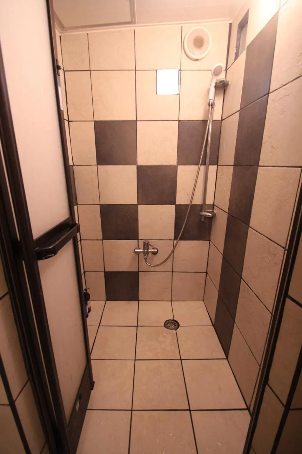 Shower in Taketomijima Guesthouse and je Taime