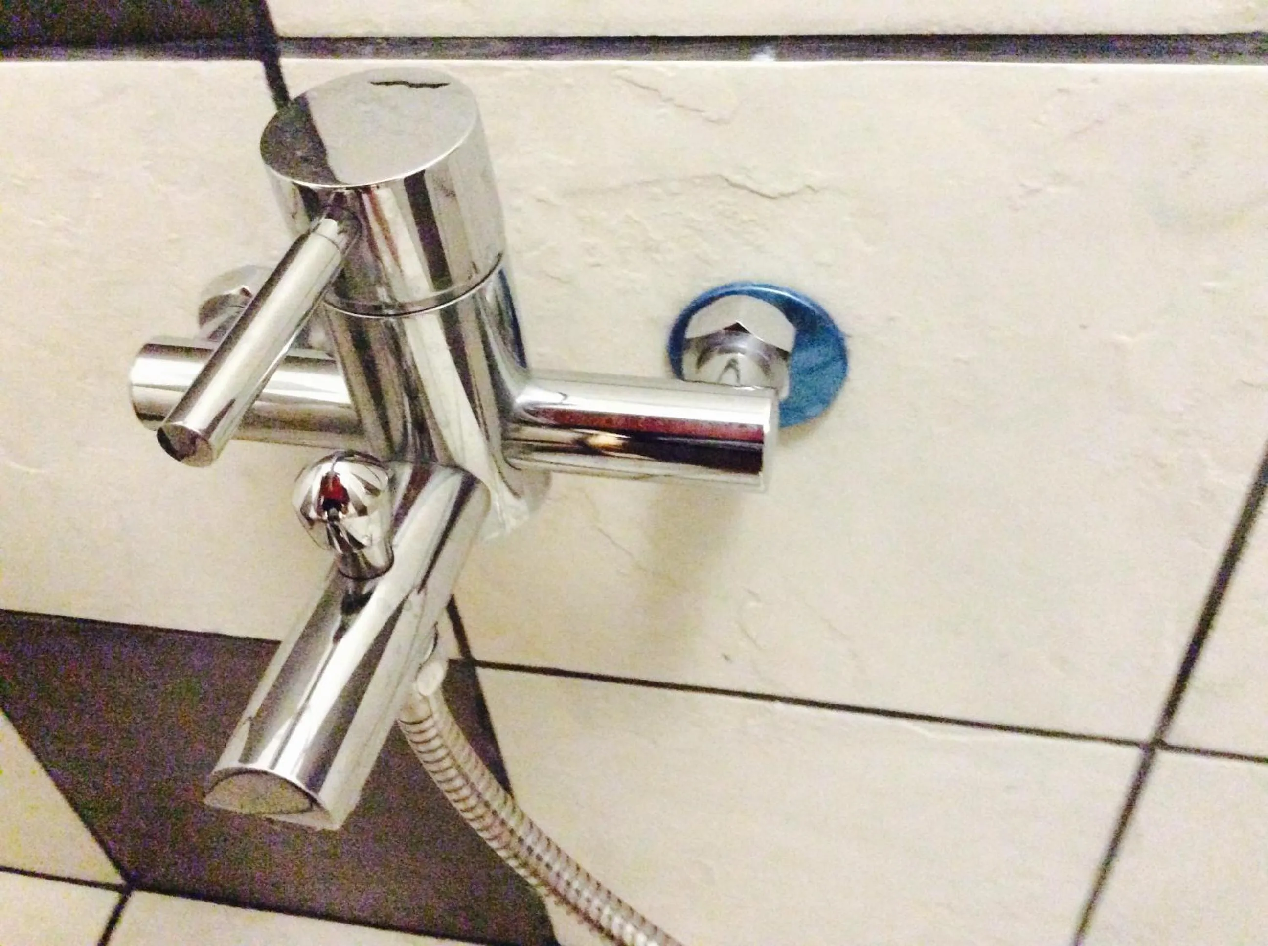 Shower in Taketomijima Guesthouse and je Taime