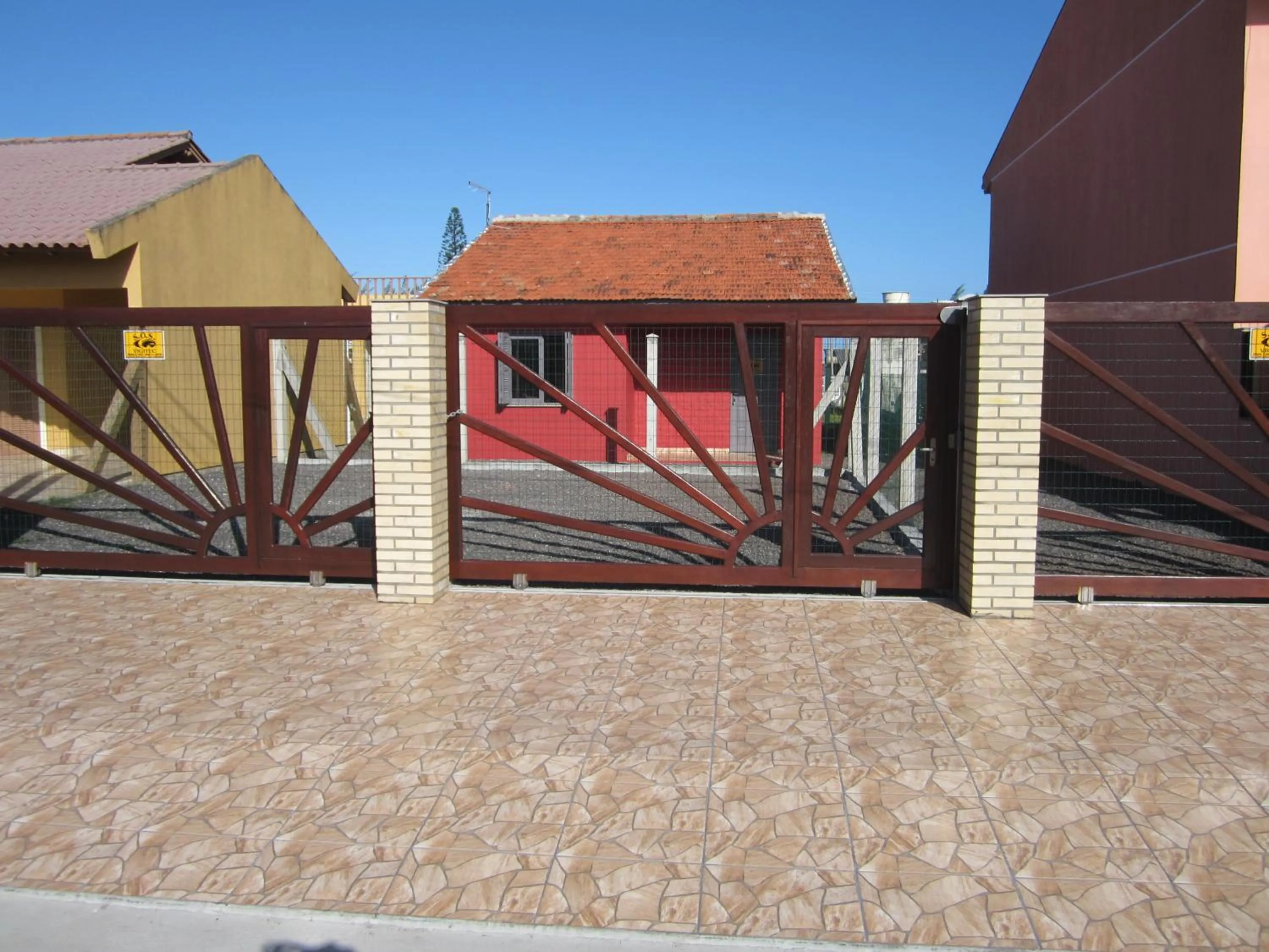Facade/entrance in Oasis Sul Tramandaí Casa Vermelha