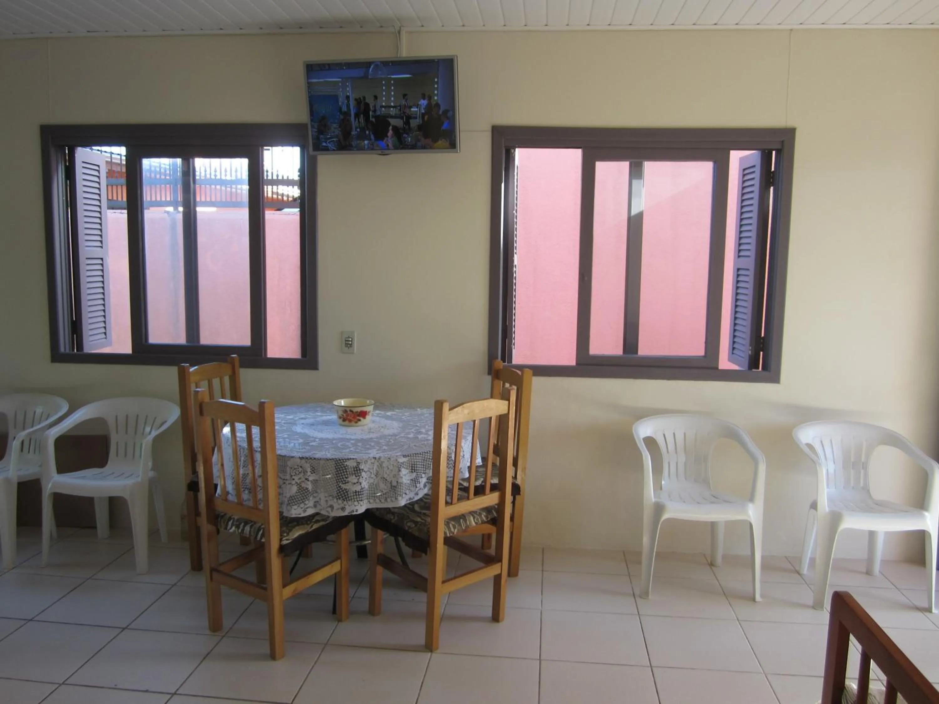 Communal lounge/ TV room in Oasis Sul Tramandaí Casa Vermelha