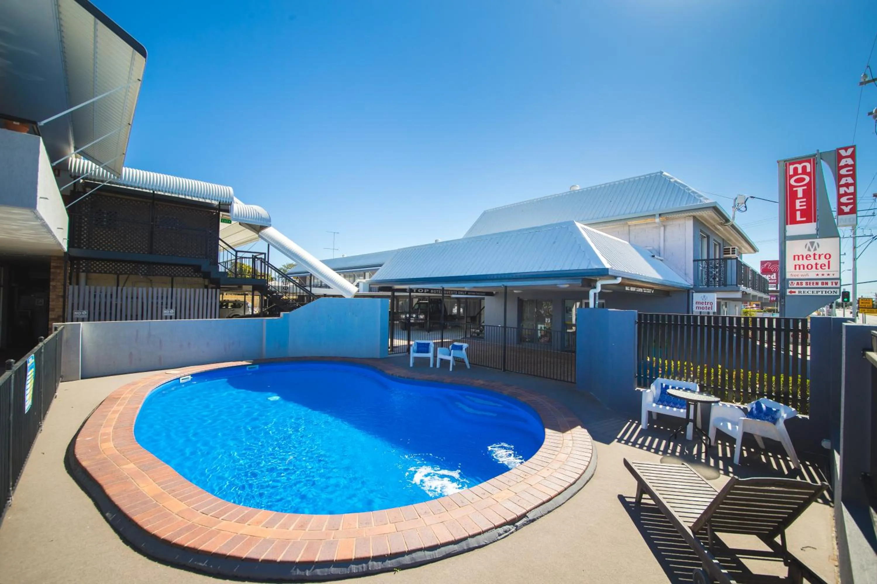 Property building in Metro Motel Rockhampton