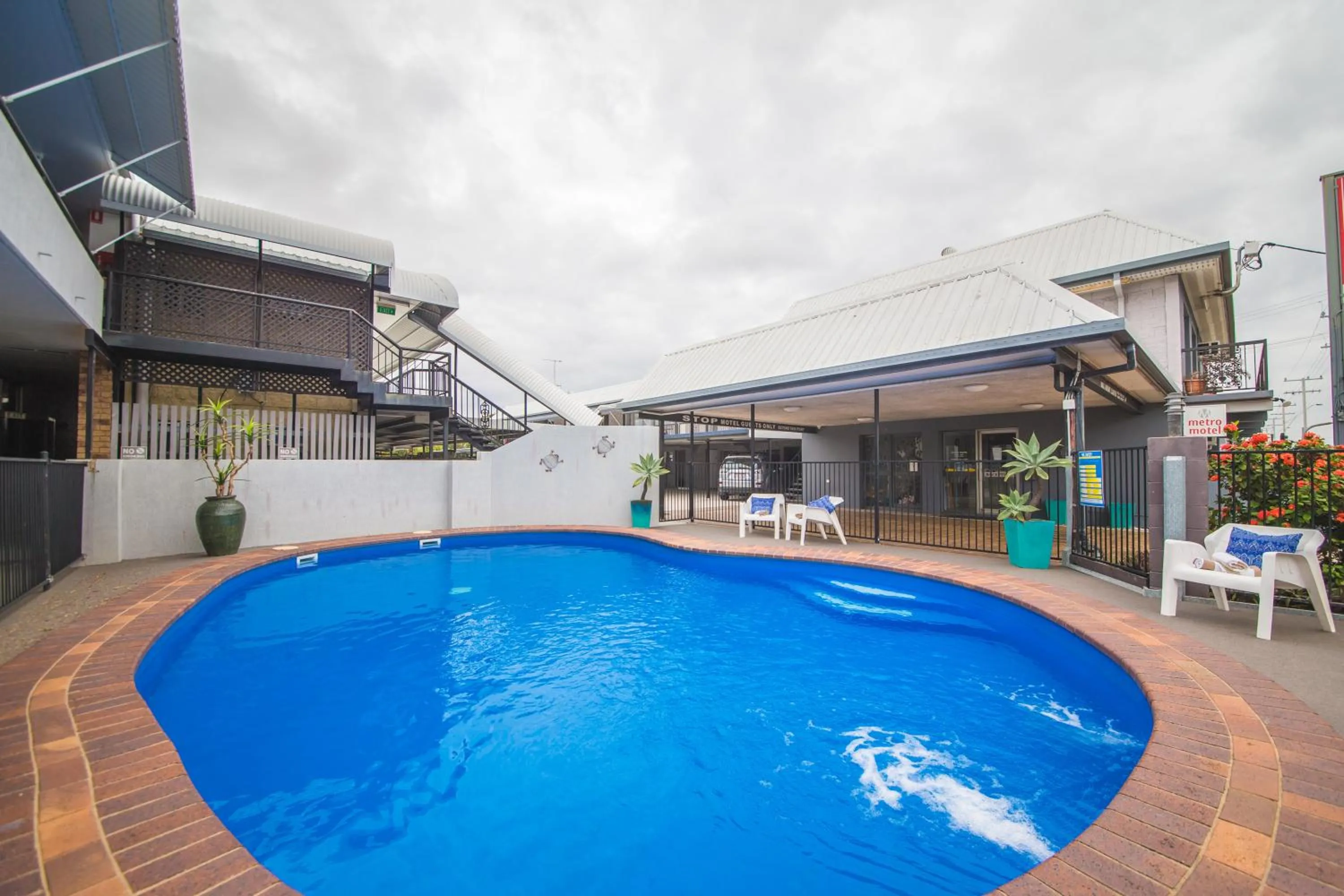 Swimming pool in Metro Motel Rockhampton