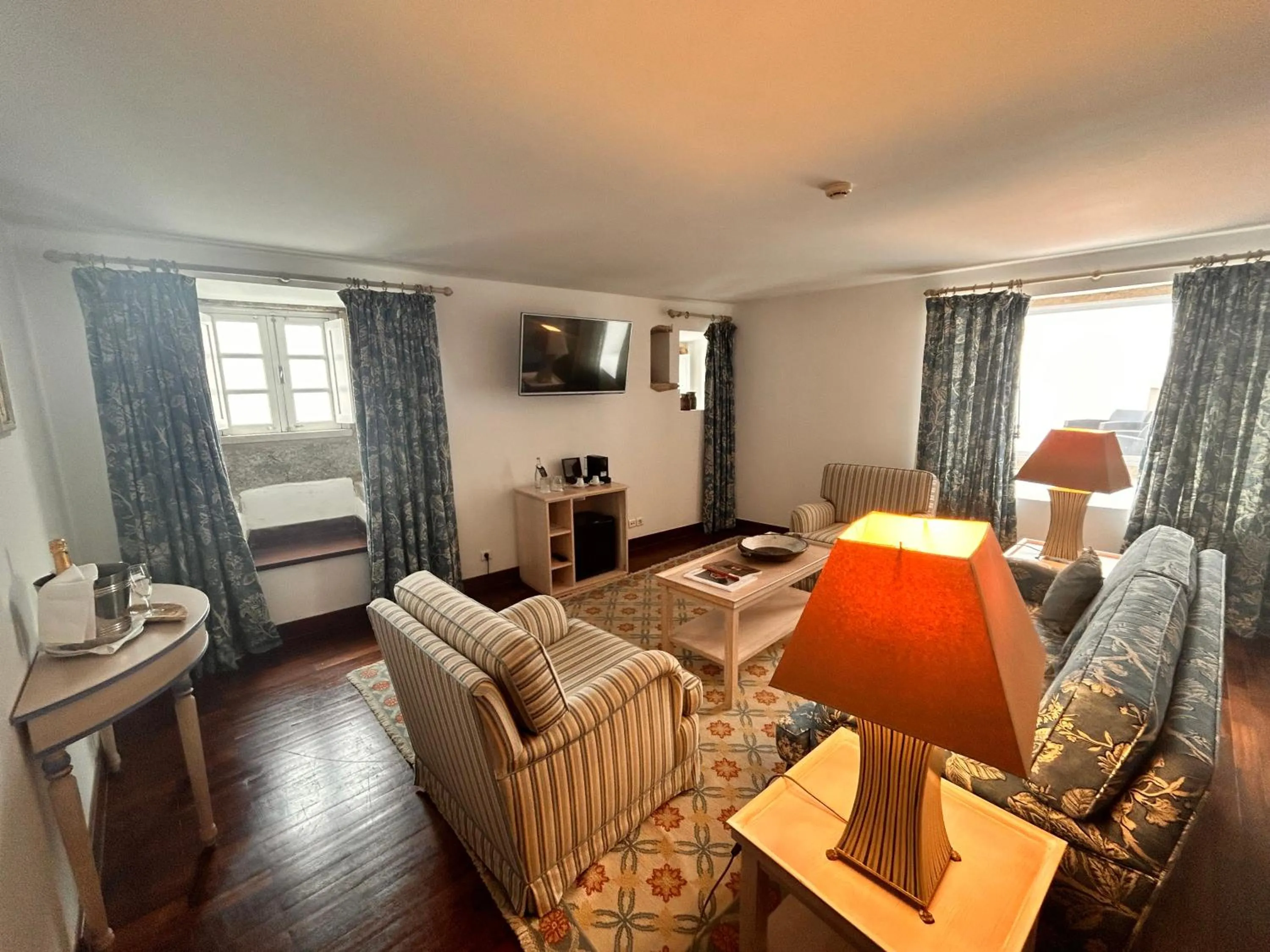 Communal lounge/ TV room, Bed in Pousada de Marvao