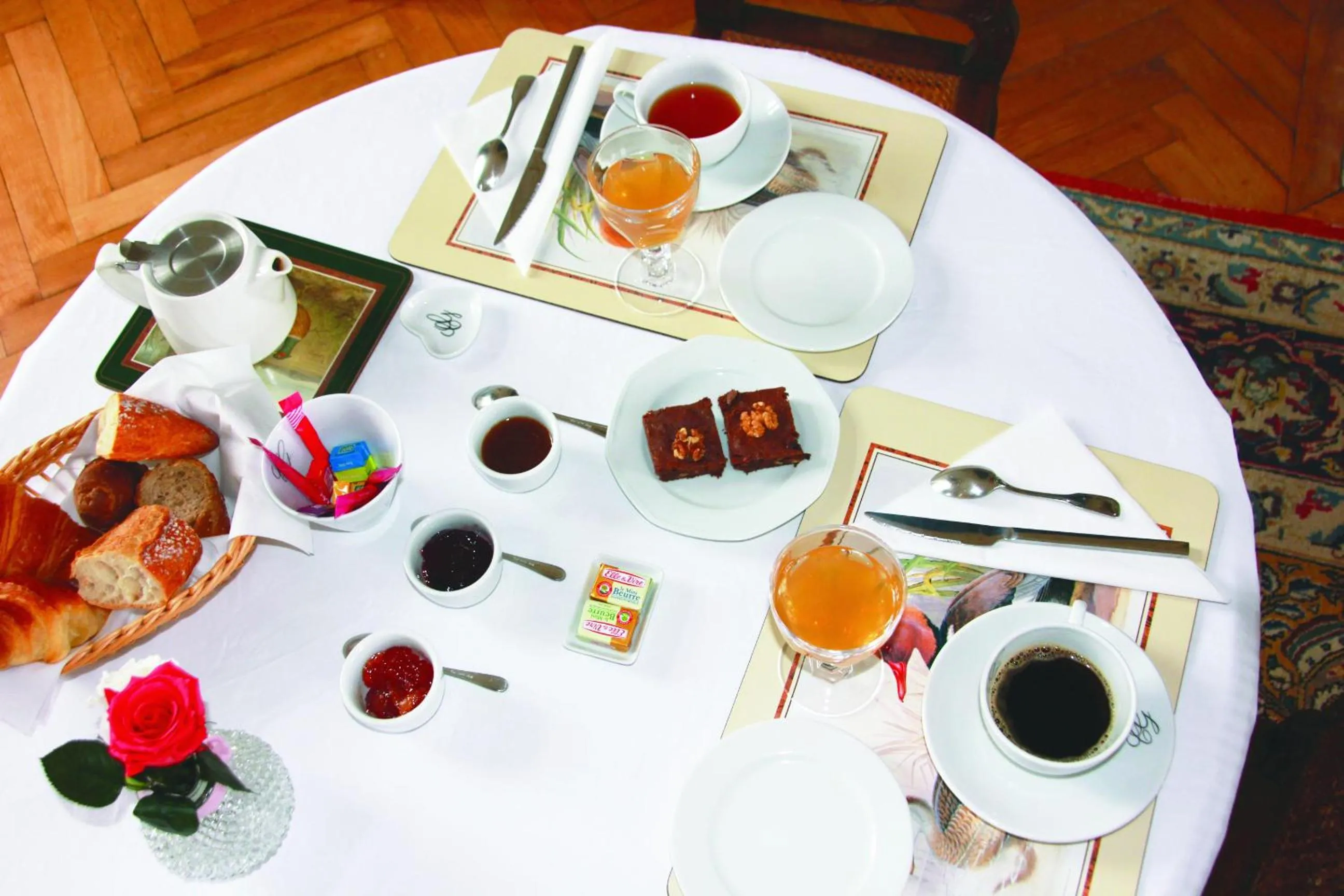 Breakfast in Chateau du Gerfaut