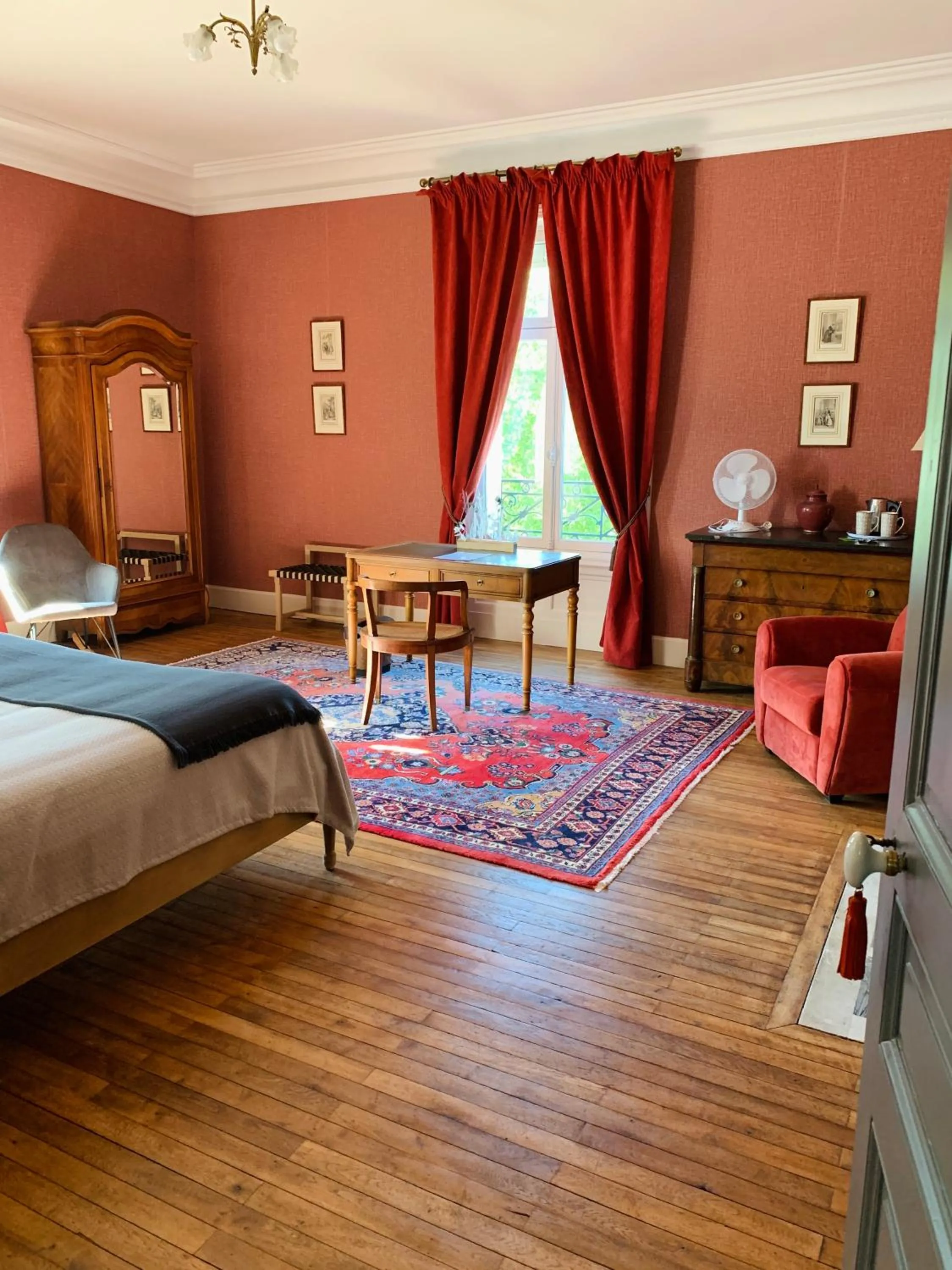 Photo of the whole room, Bed in Chateau du Gerfaut