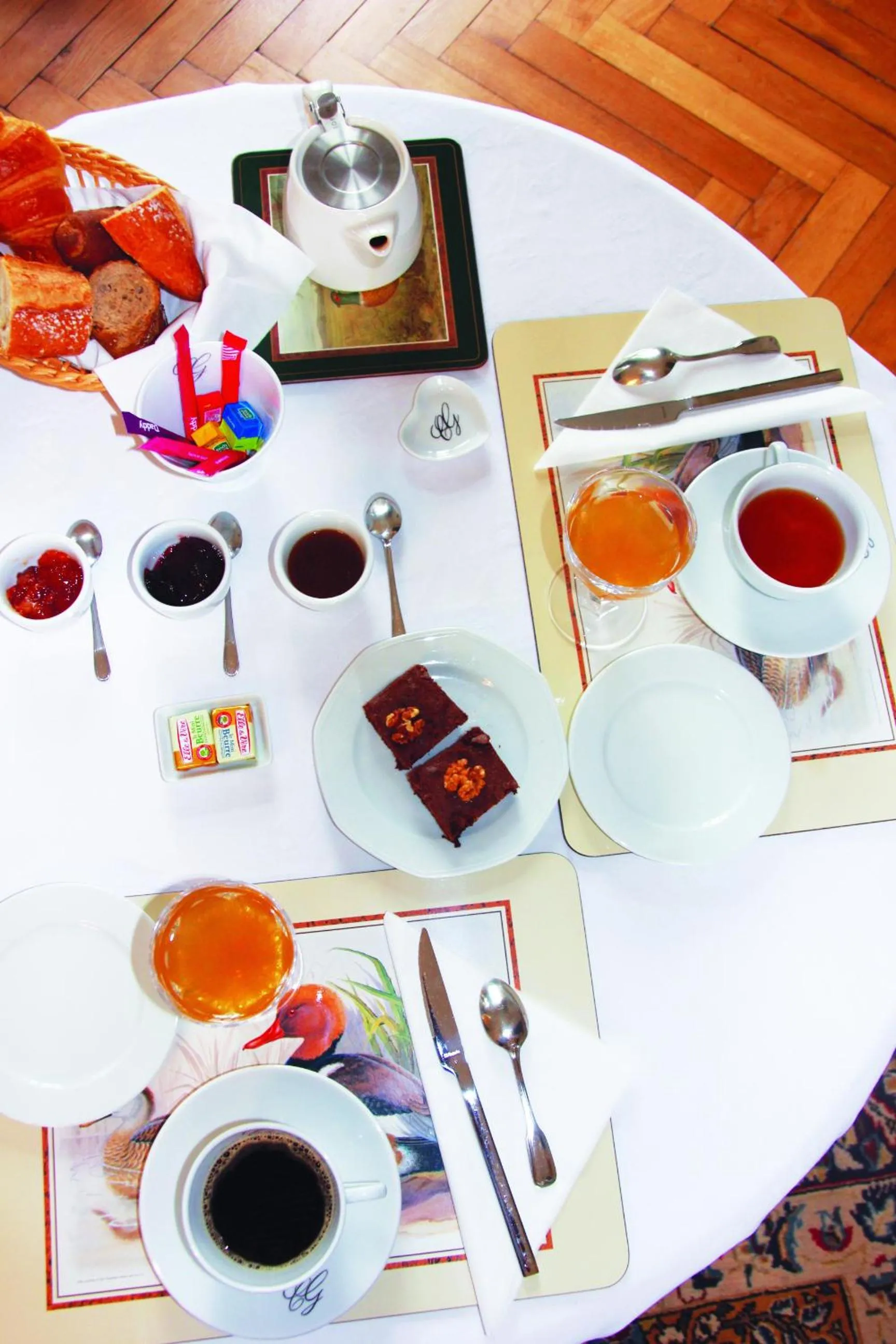 Breakfast in Chateau du Gerfaut