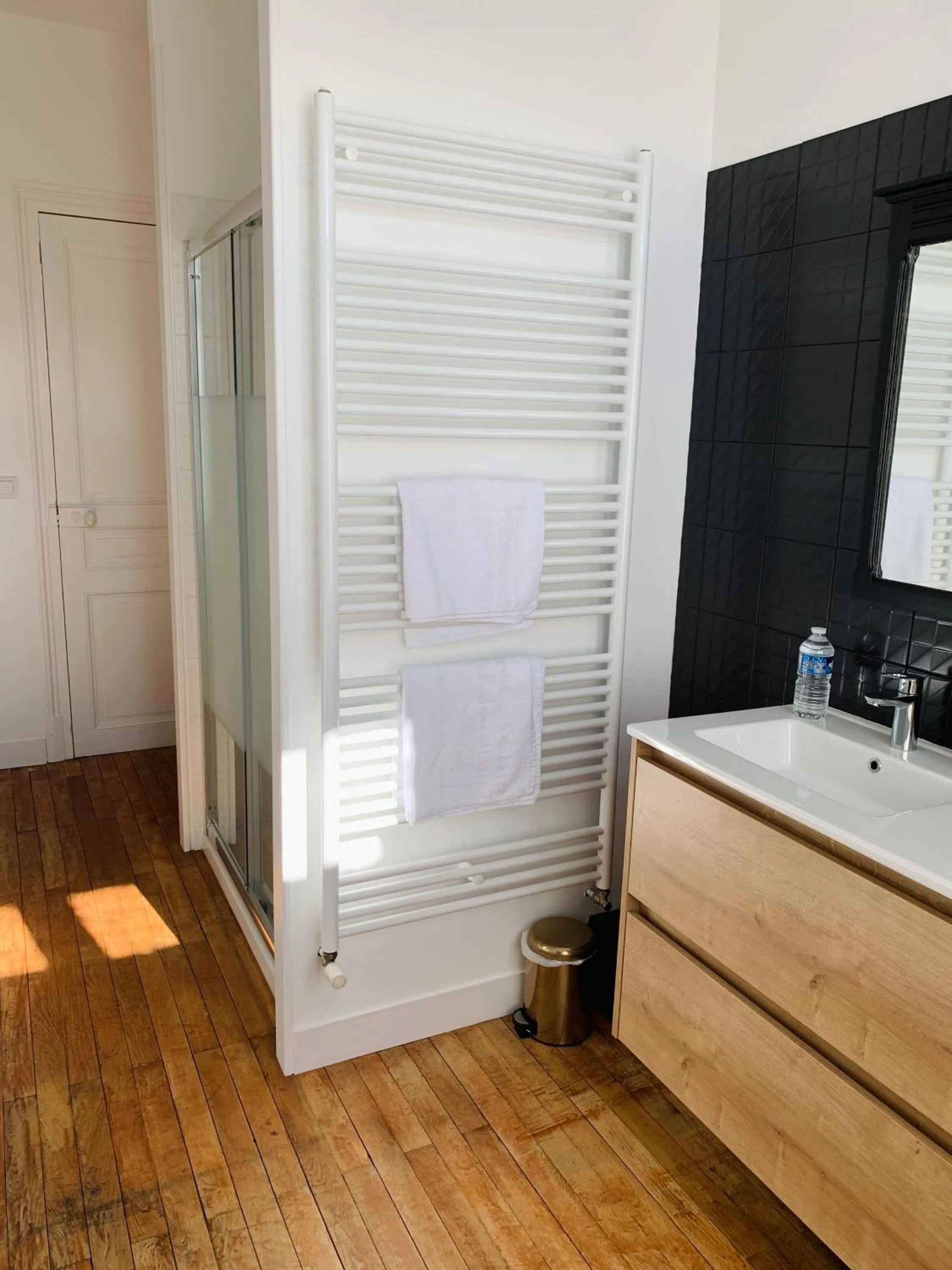 Bathroom, Bed in Chateau du Gerfaut