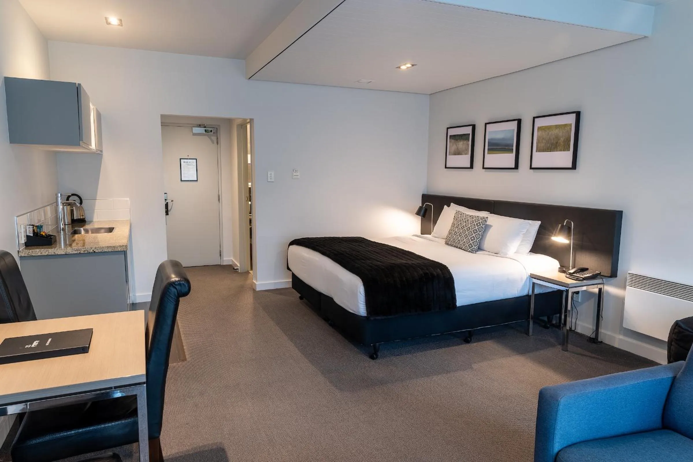 Bed in 315 Euro Motel and Serviced Apartments