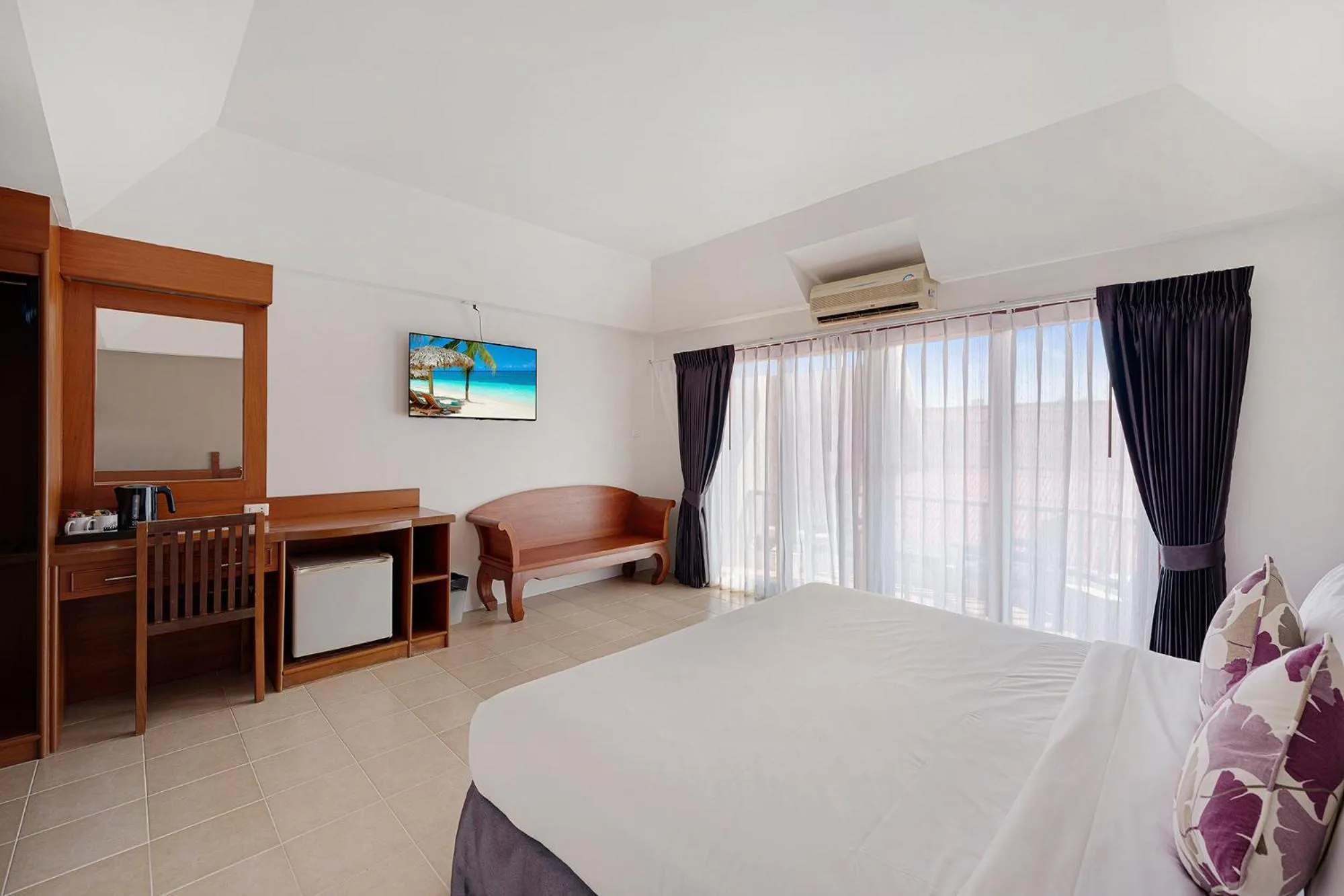 Communal lounge/ TV room, Bed in MyVillage Lamai