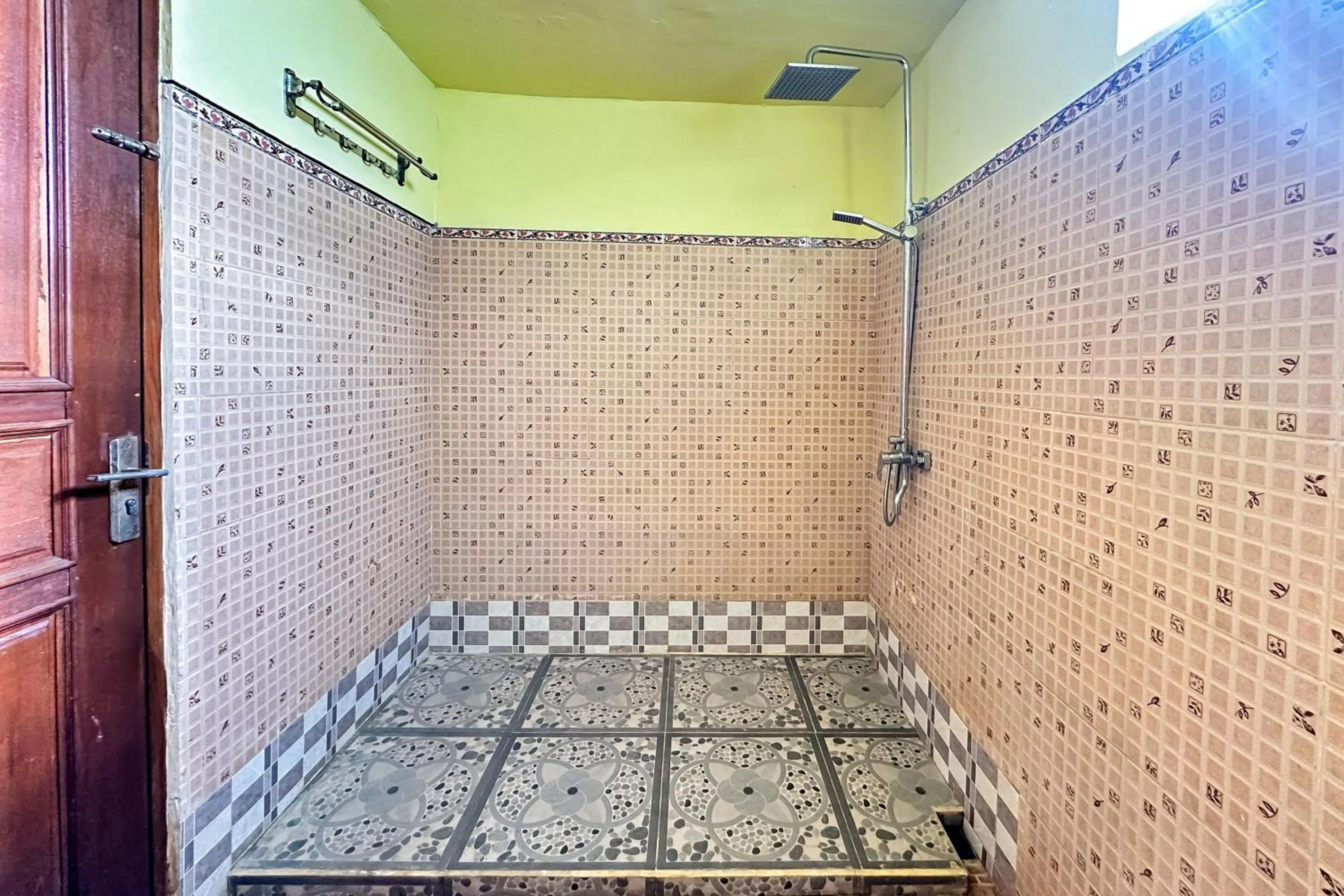 Bathroom in Baruna Lake Side View