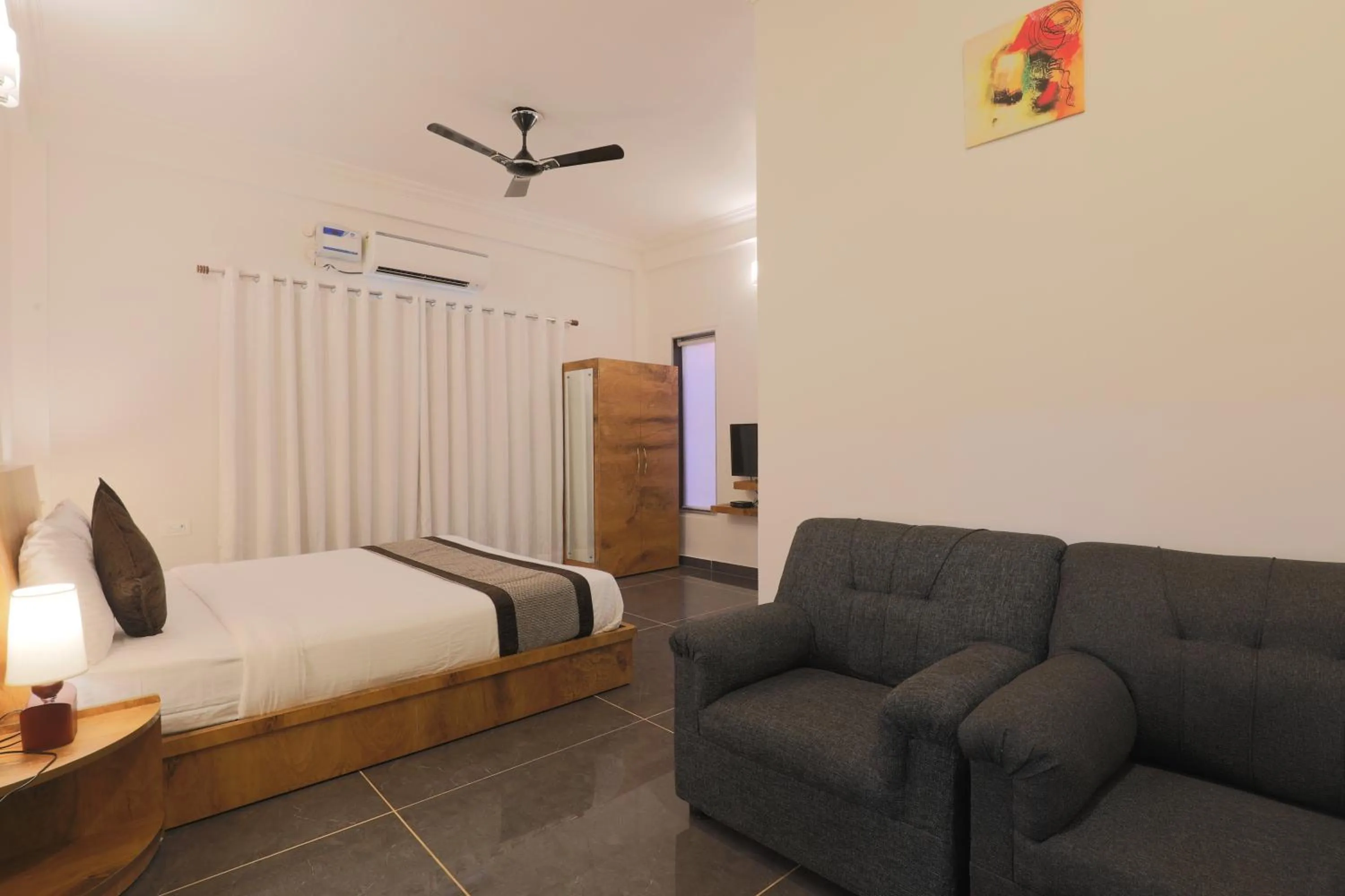 Living room, Bed in Rankk Stays