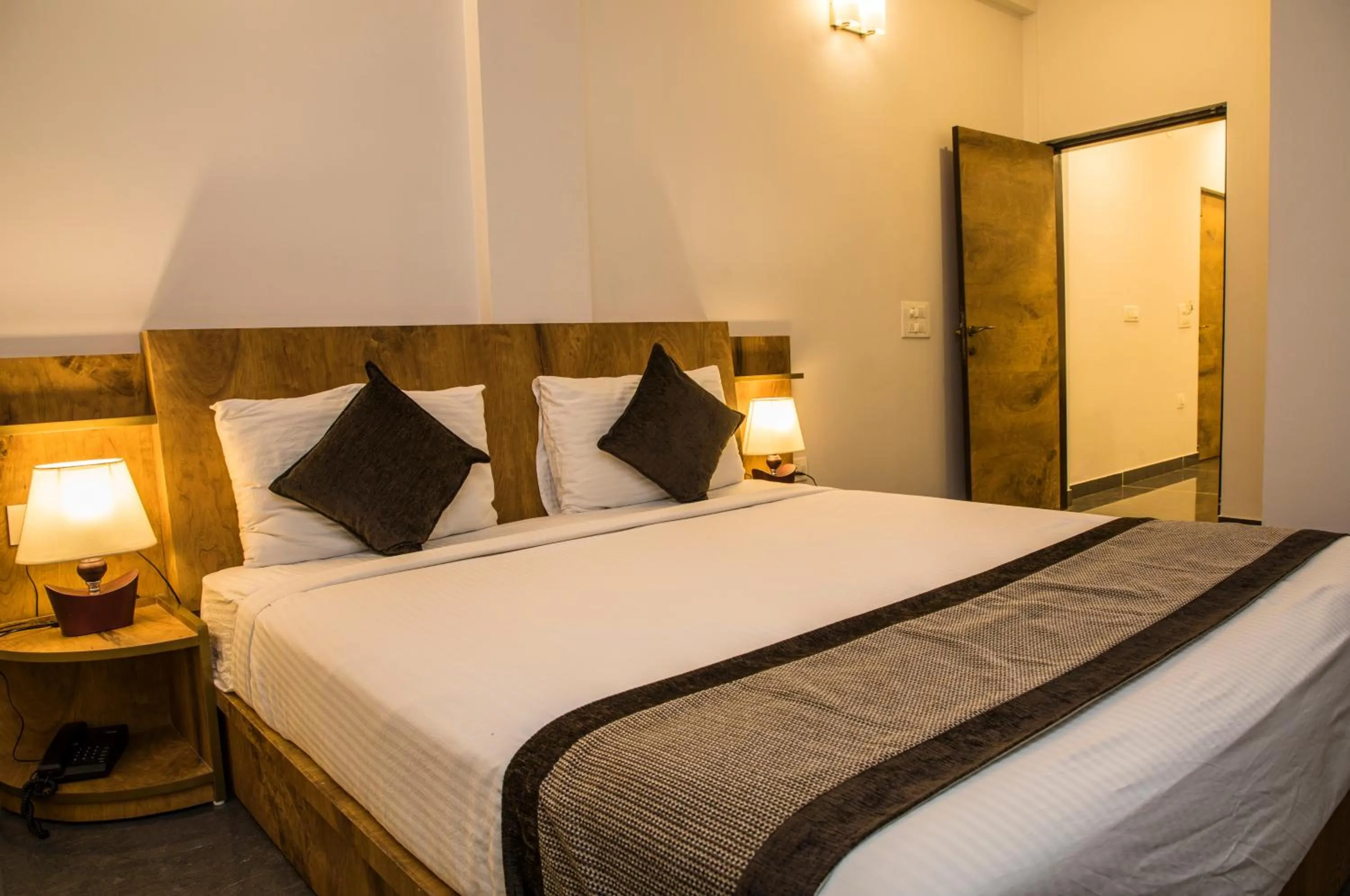 Bedroom, Bed in Rankk Stays