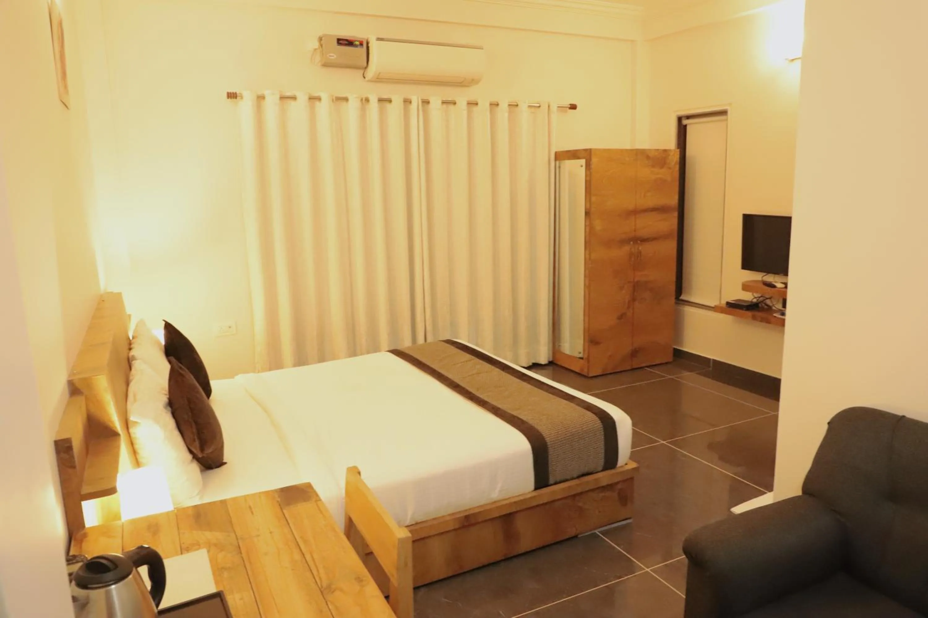 Bedroom, Bed in Rankk Stays