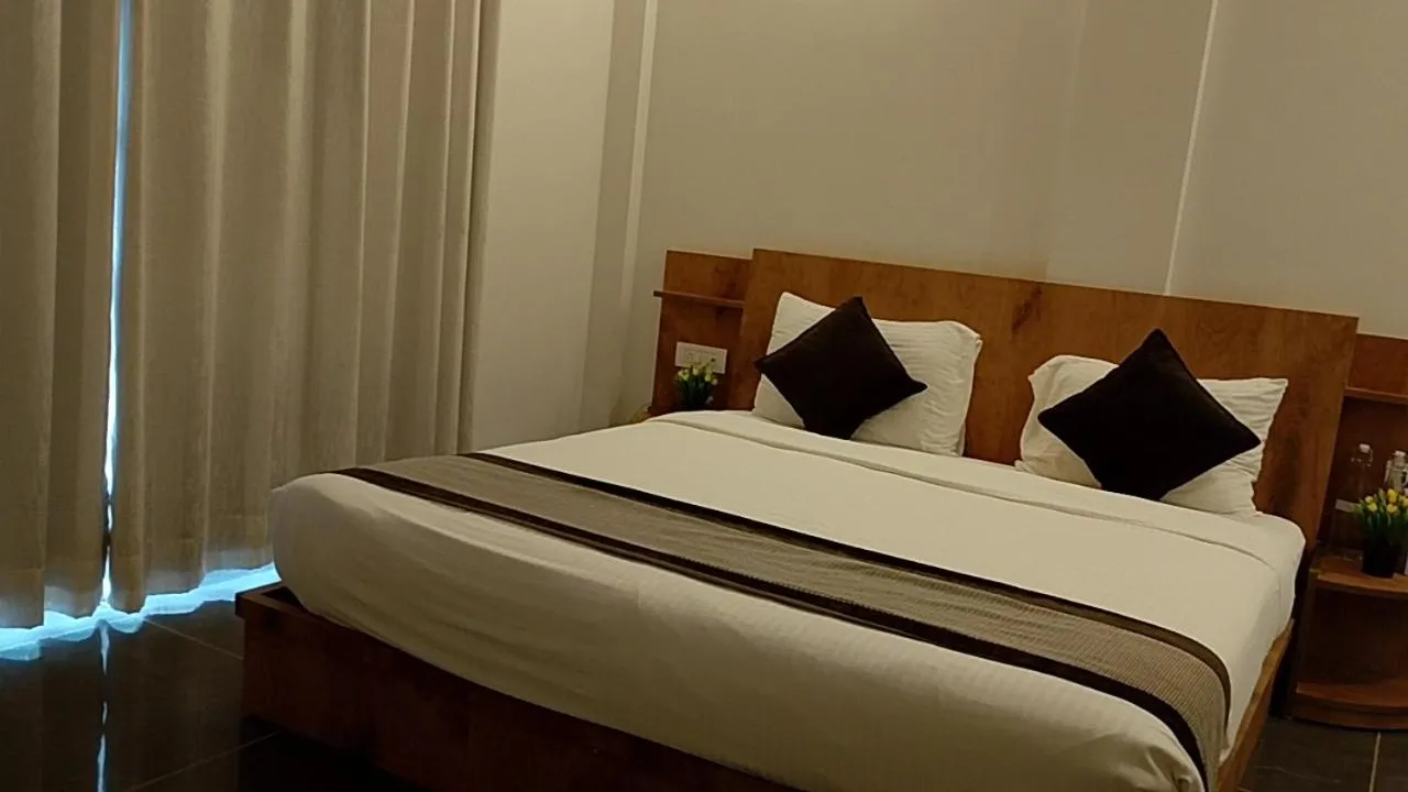 Bedroom, Bed in Rankk Stays