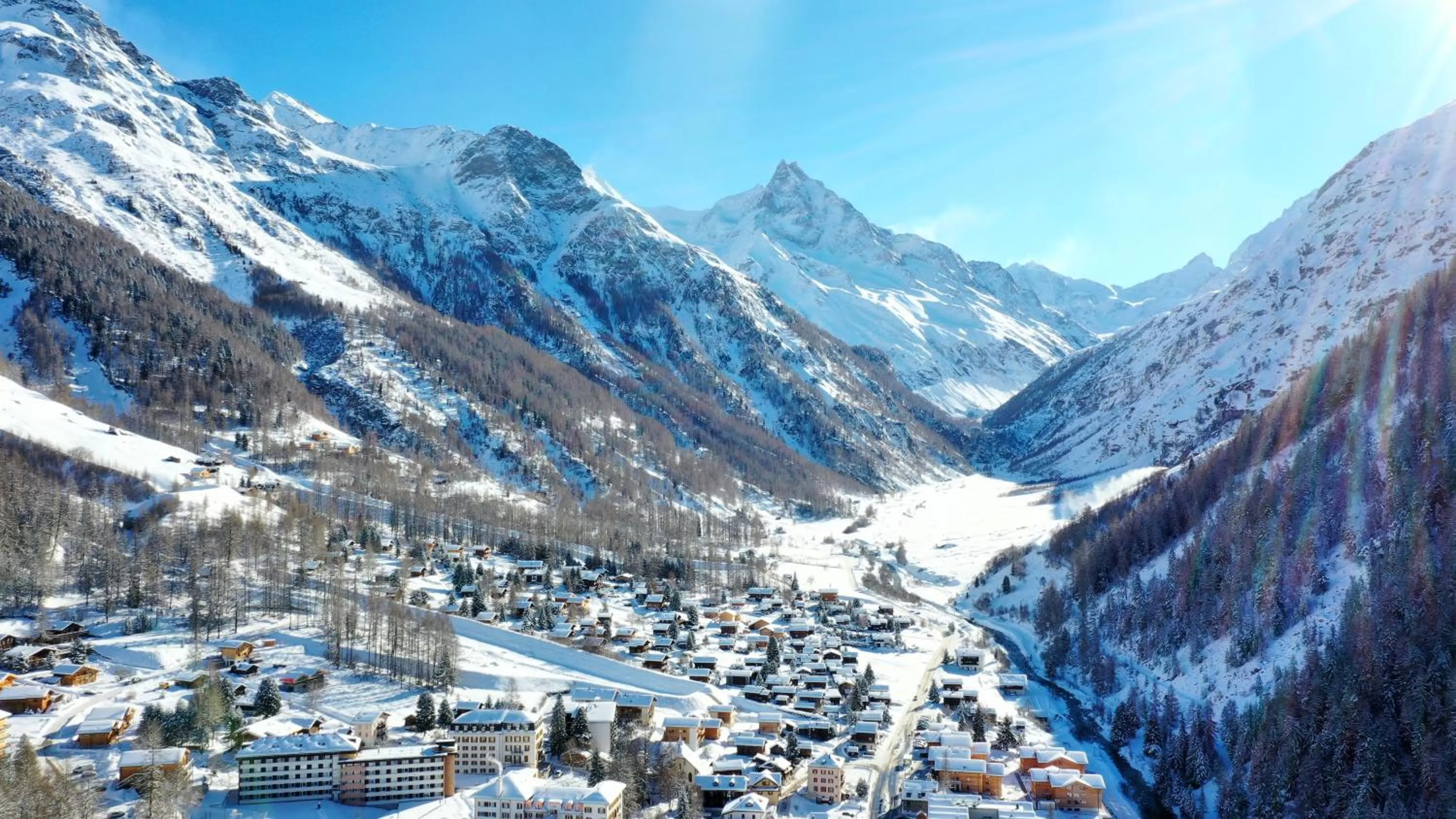Skiing in Hôtel Le Besso - Swiss Romantic Lodge Zinal