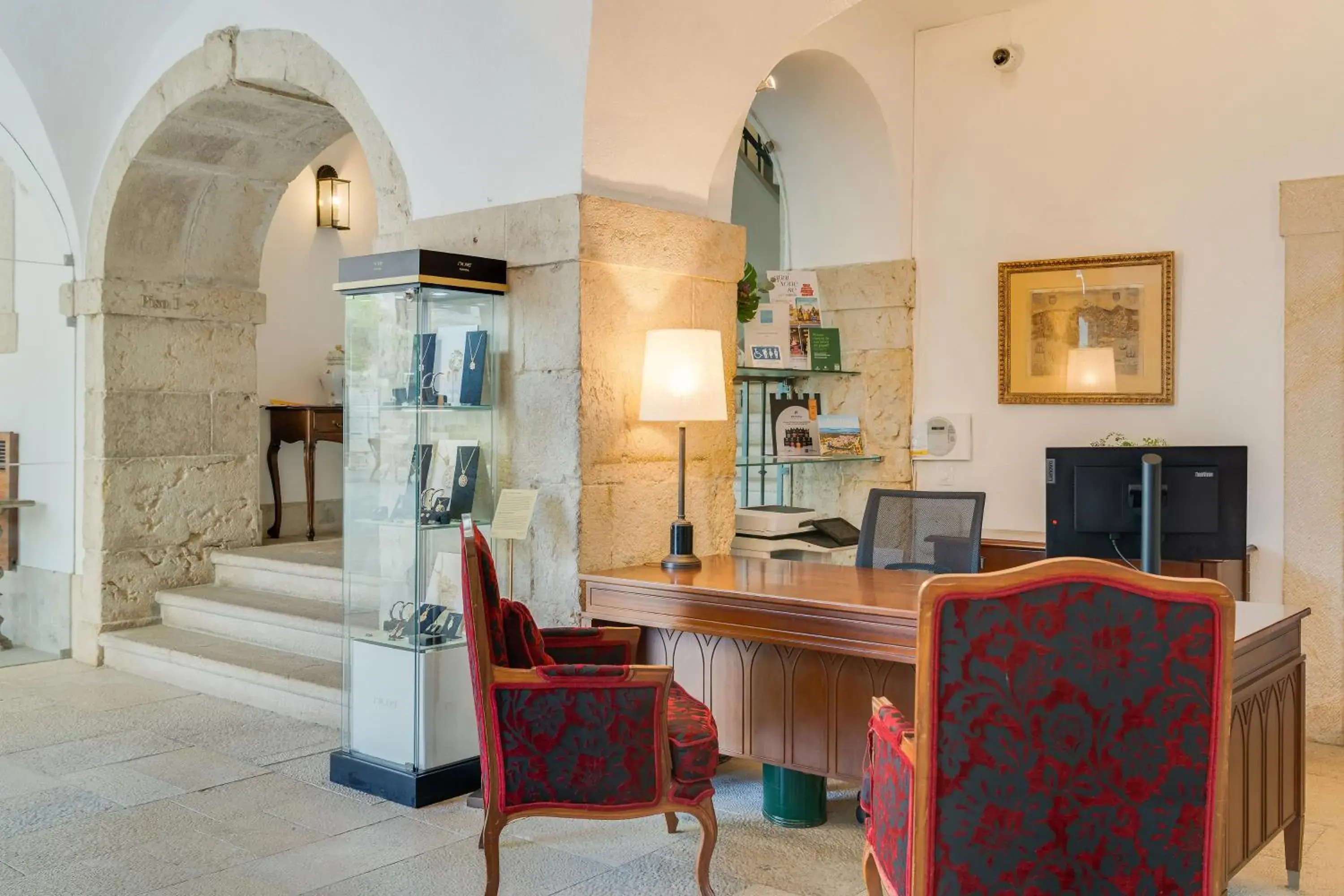 Lobby or reception in Pousada Castelo de Palmela Lobby or reception in Pousada Castelo de Palmela