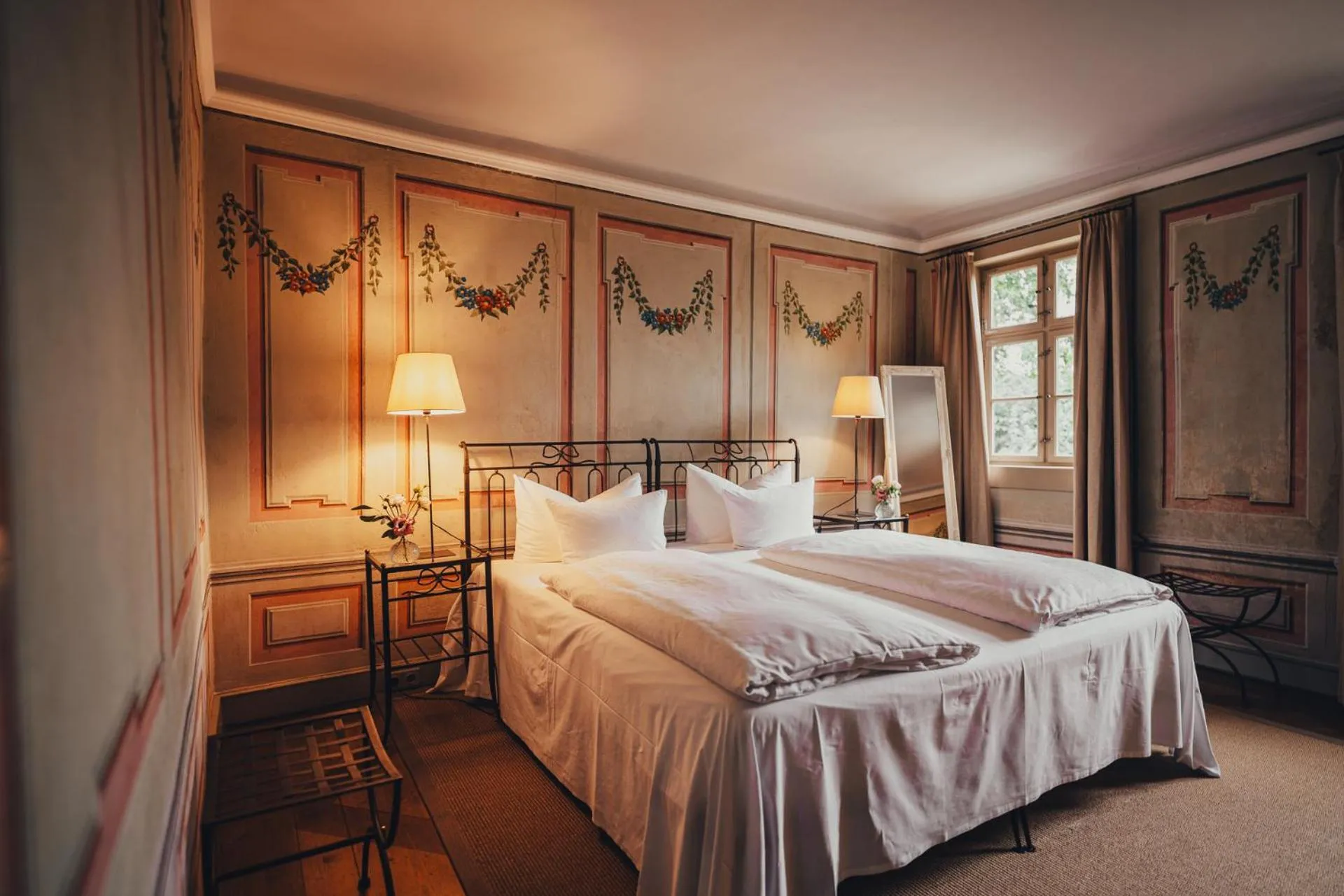 Bedroom, Bed in Villa Sorgenfrei und Restaurant Atelier Sanssouci