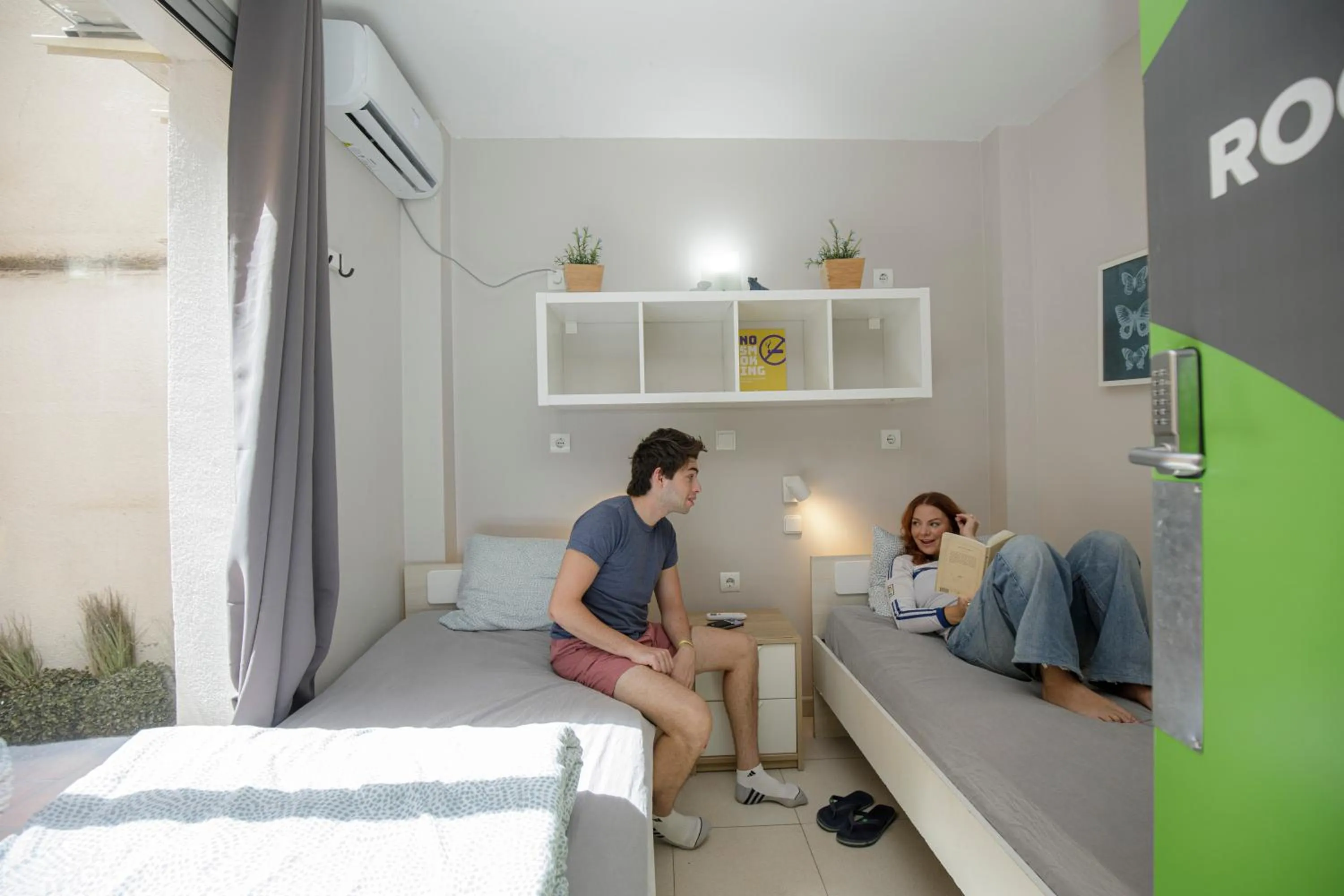 Photo of the whole room, Bed in Onefam Sants