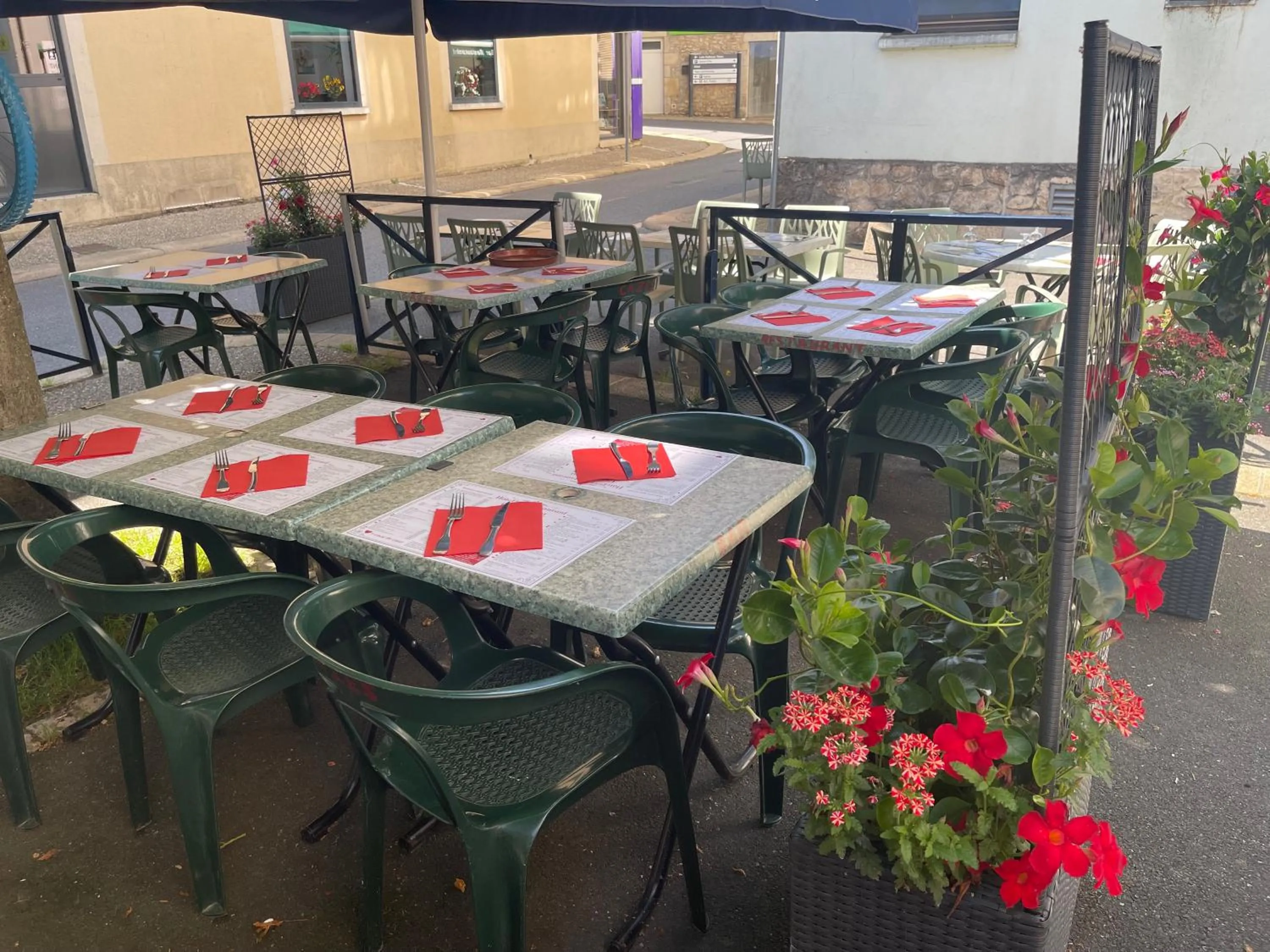 Logis Hôtel Restaurant Cazes Arazat