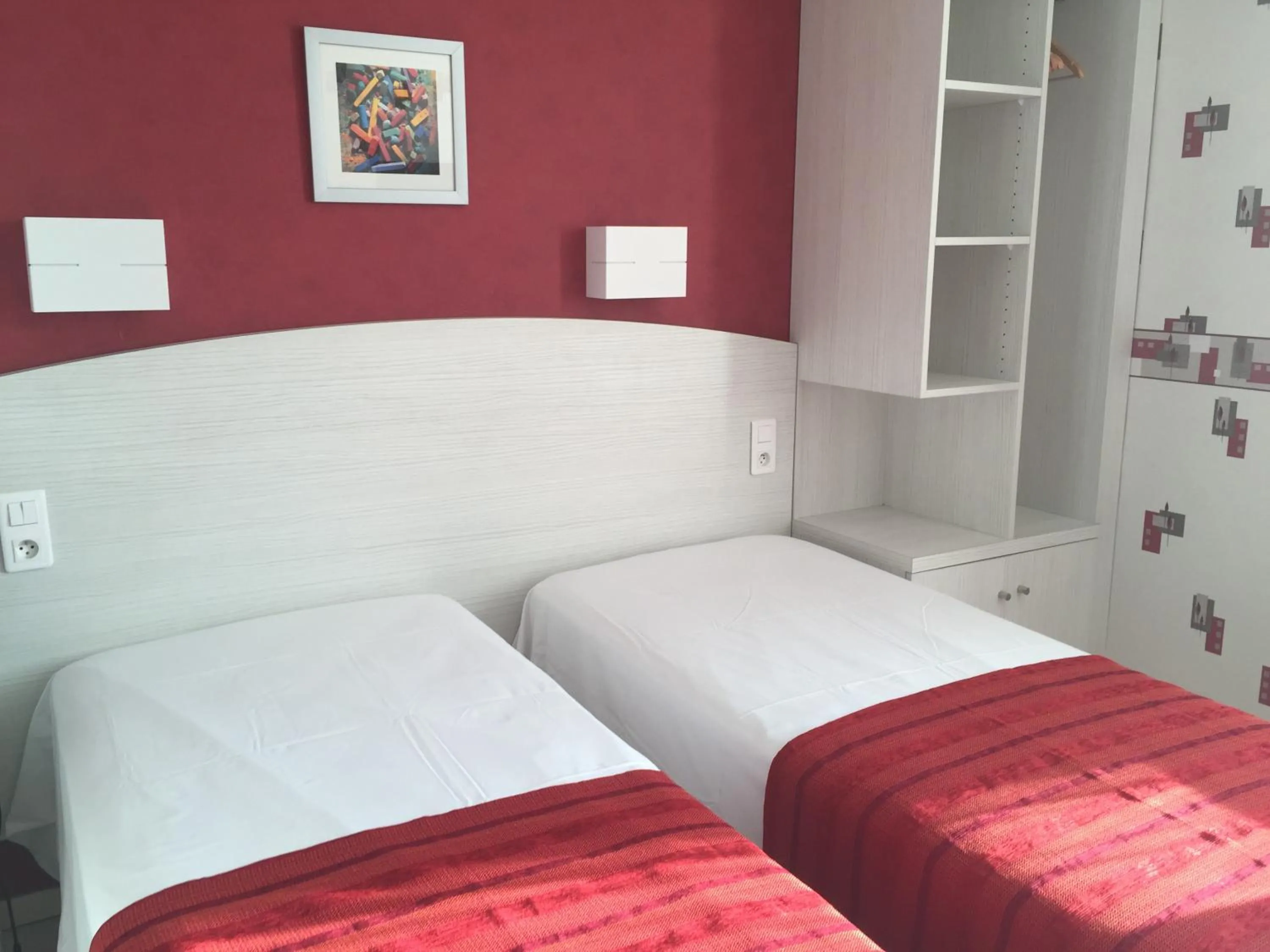 Photo of the whole room, Bed in Logis Hôtel Restaurant Cazes Arazat