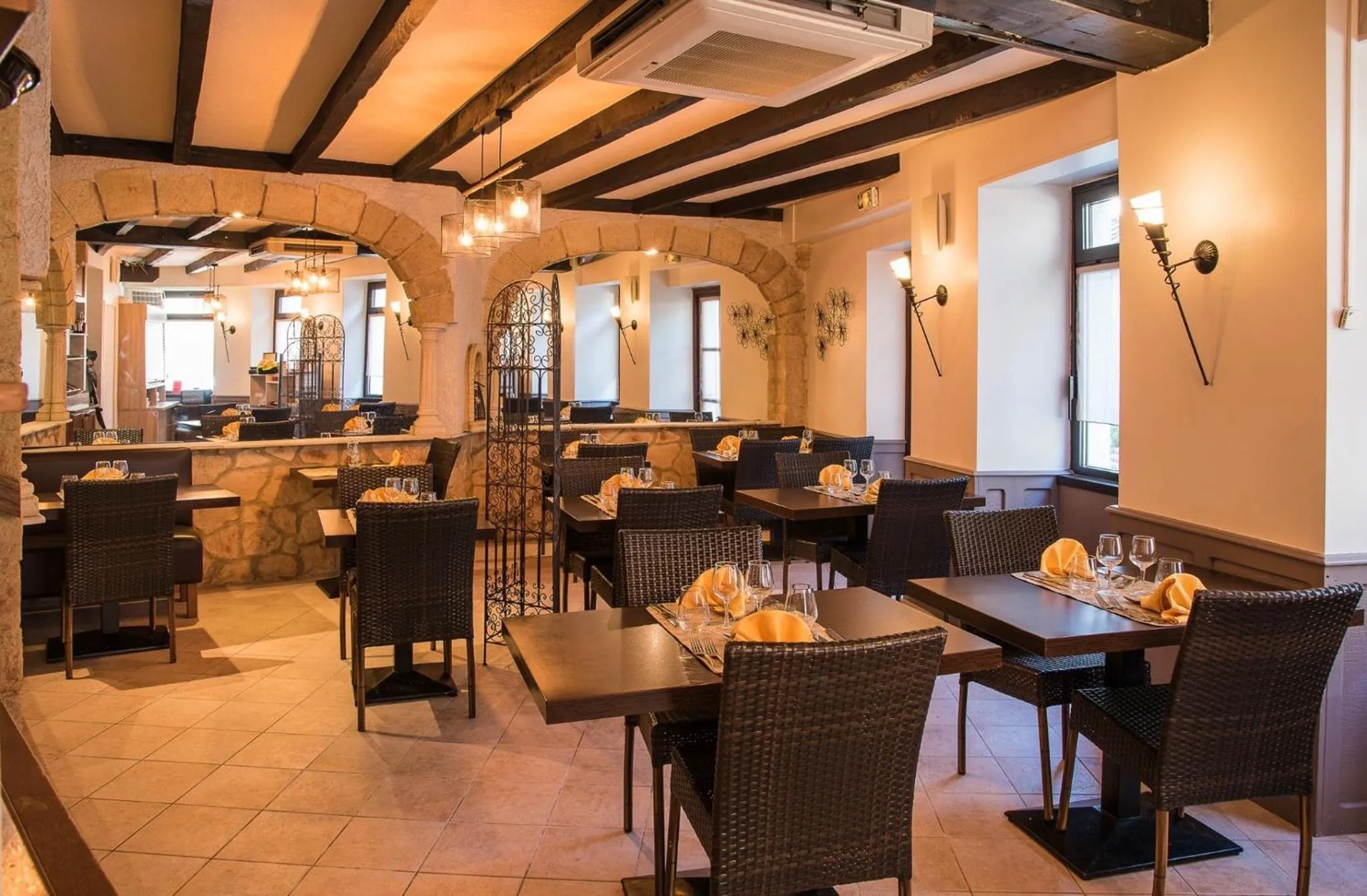 Logis Hôtel Restaurant Cazes Arazat