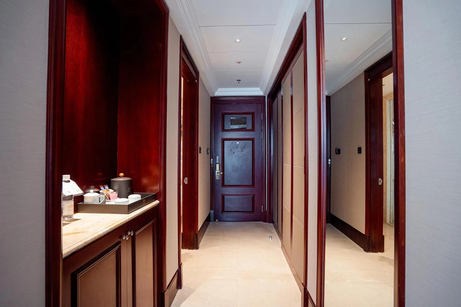 wardrobe in Yancheng Shuicheng Hotel