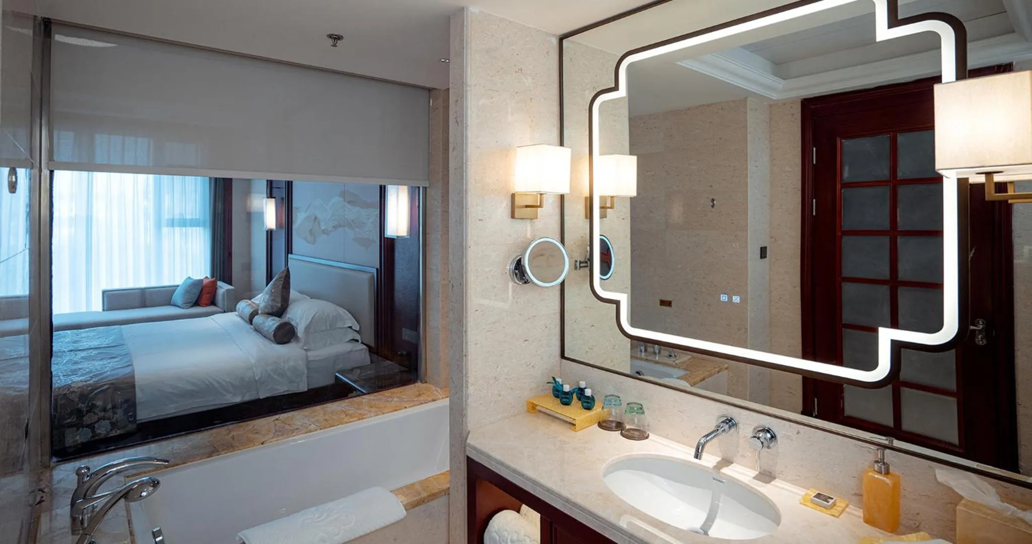 Photo of the whole room, Bed in Yancheng Shuicheng Hotel