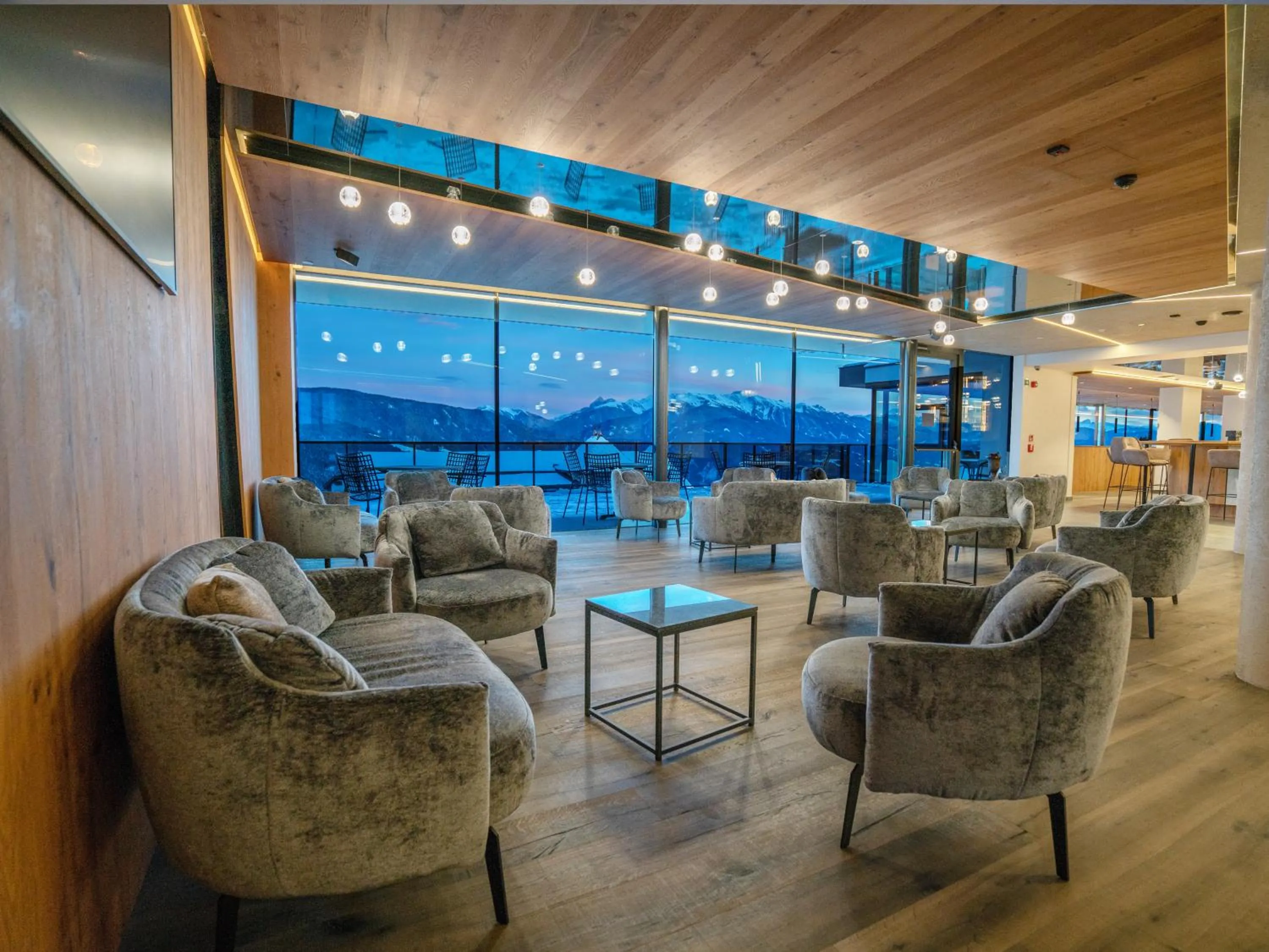 Lobby or reception in Hotel Purvita - Ski In Ski Out - Infinity Pool