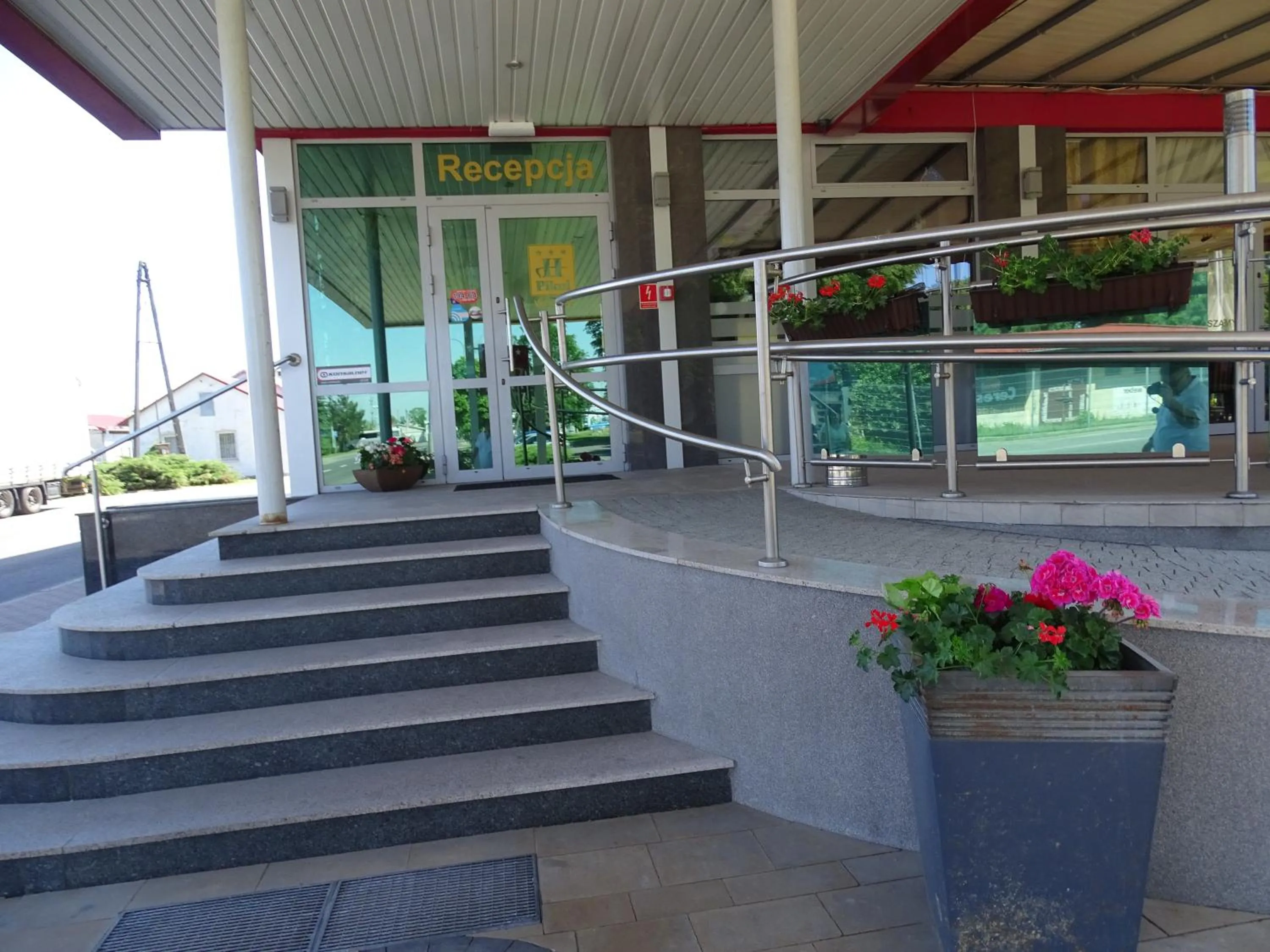 Facade/entrance in Hotel Pikul