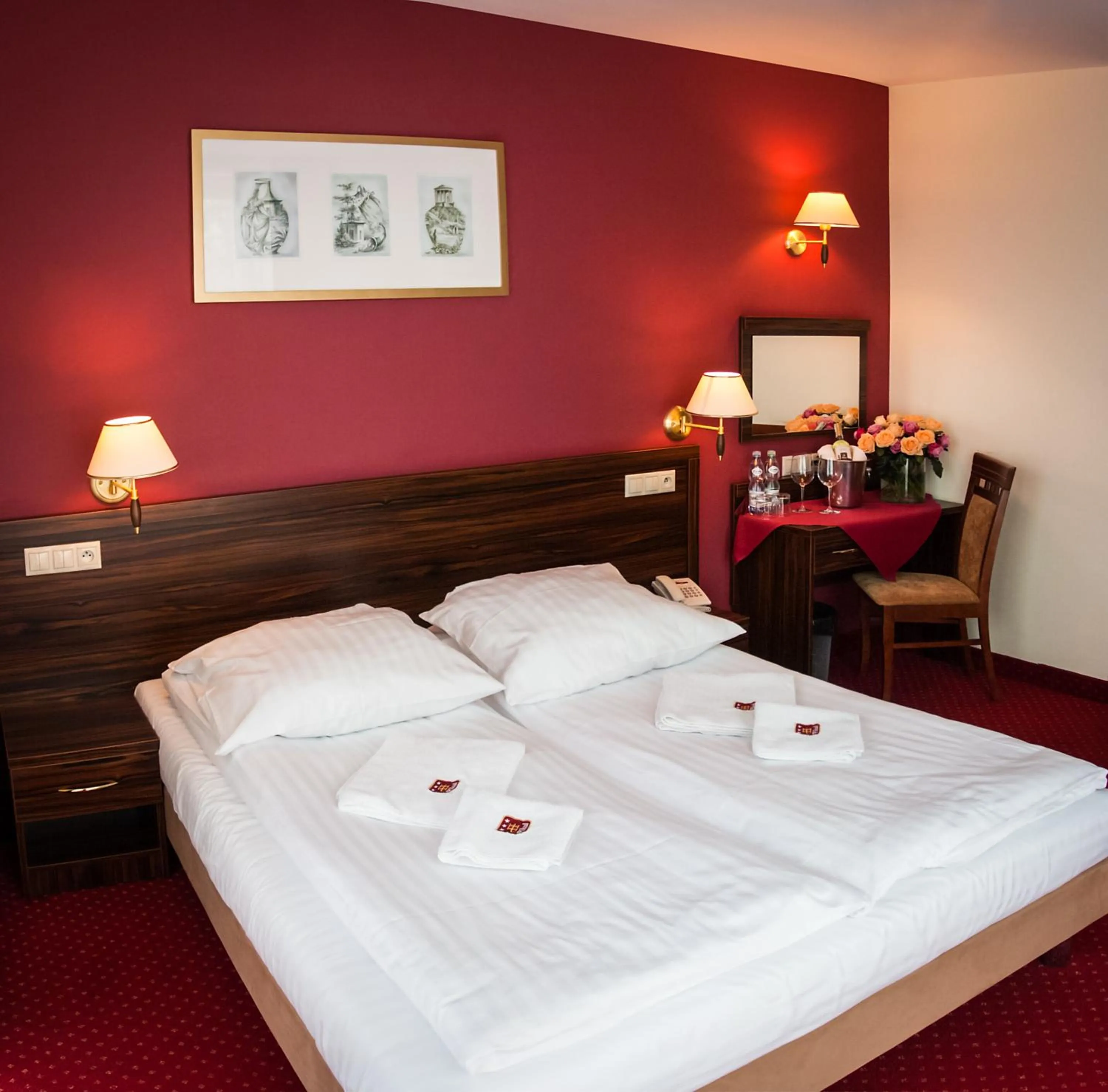 Photo of the whole room, Bed in Hotel Pikul