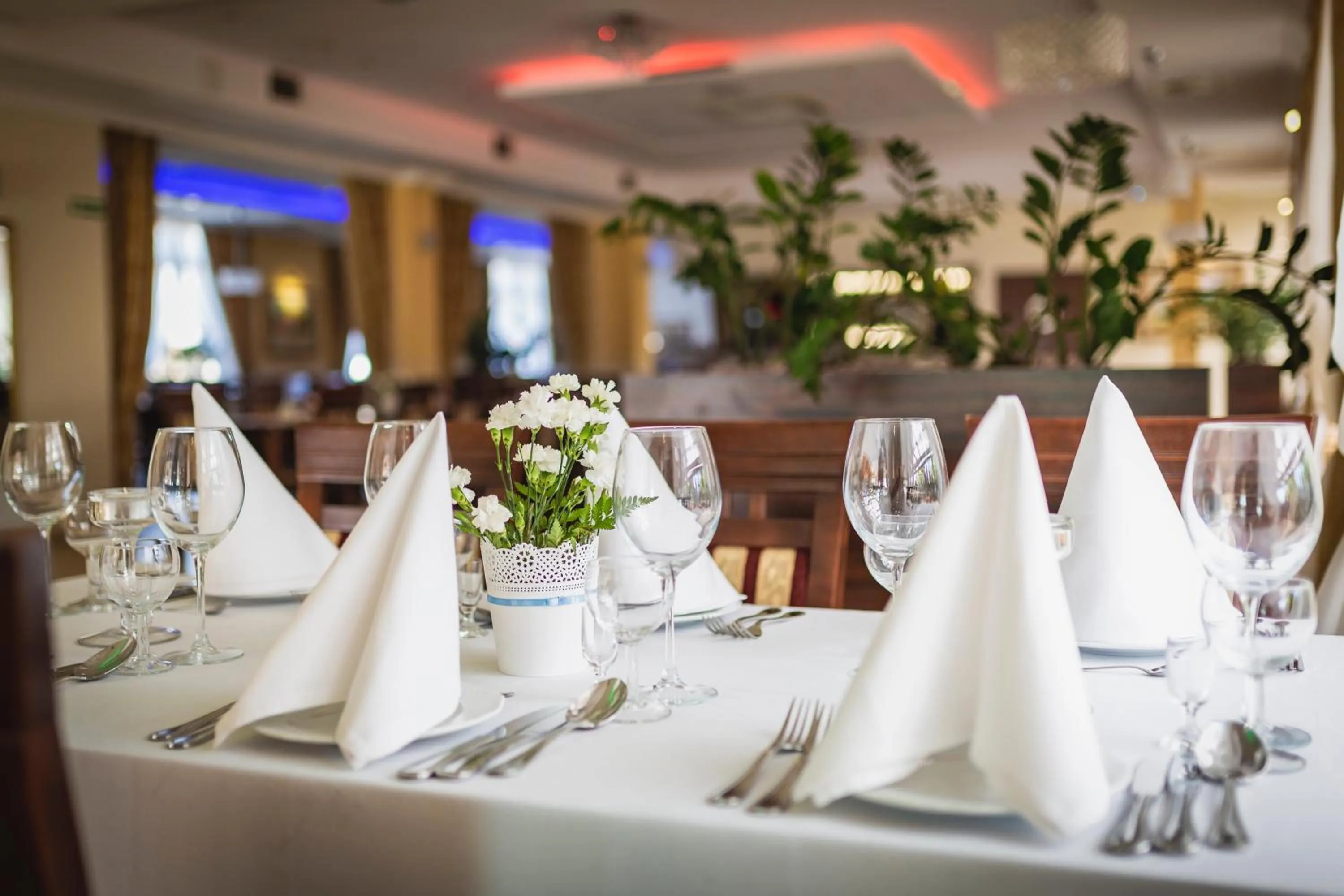 Restaurant/places to eat in Hotel Pikul