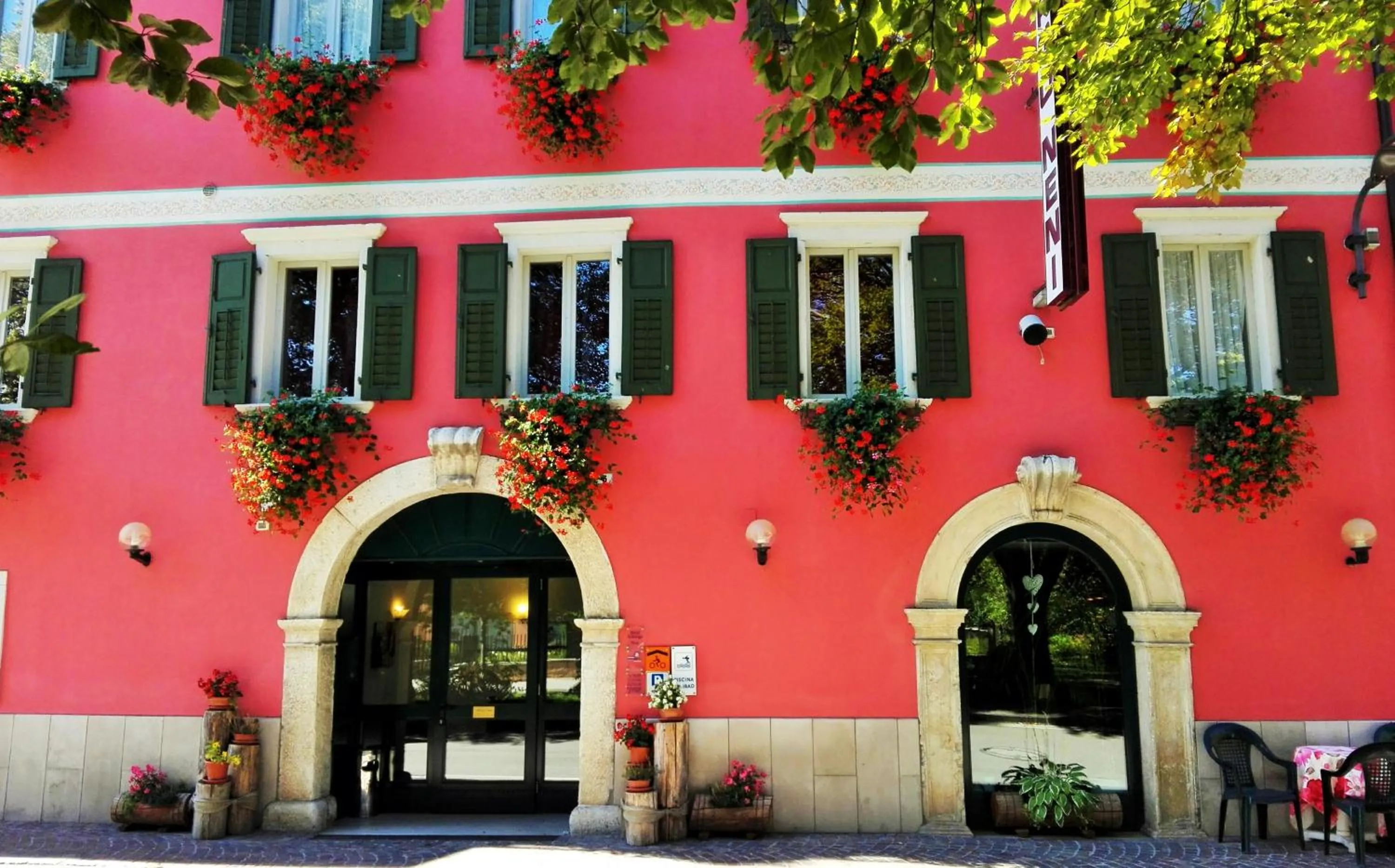 Facade/entrance in Albergo Neni