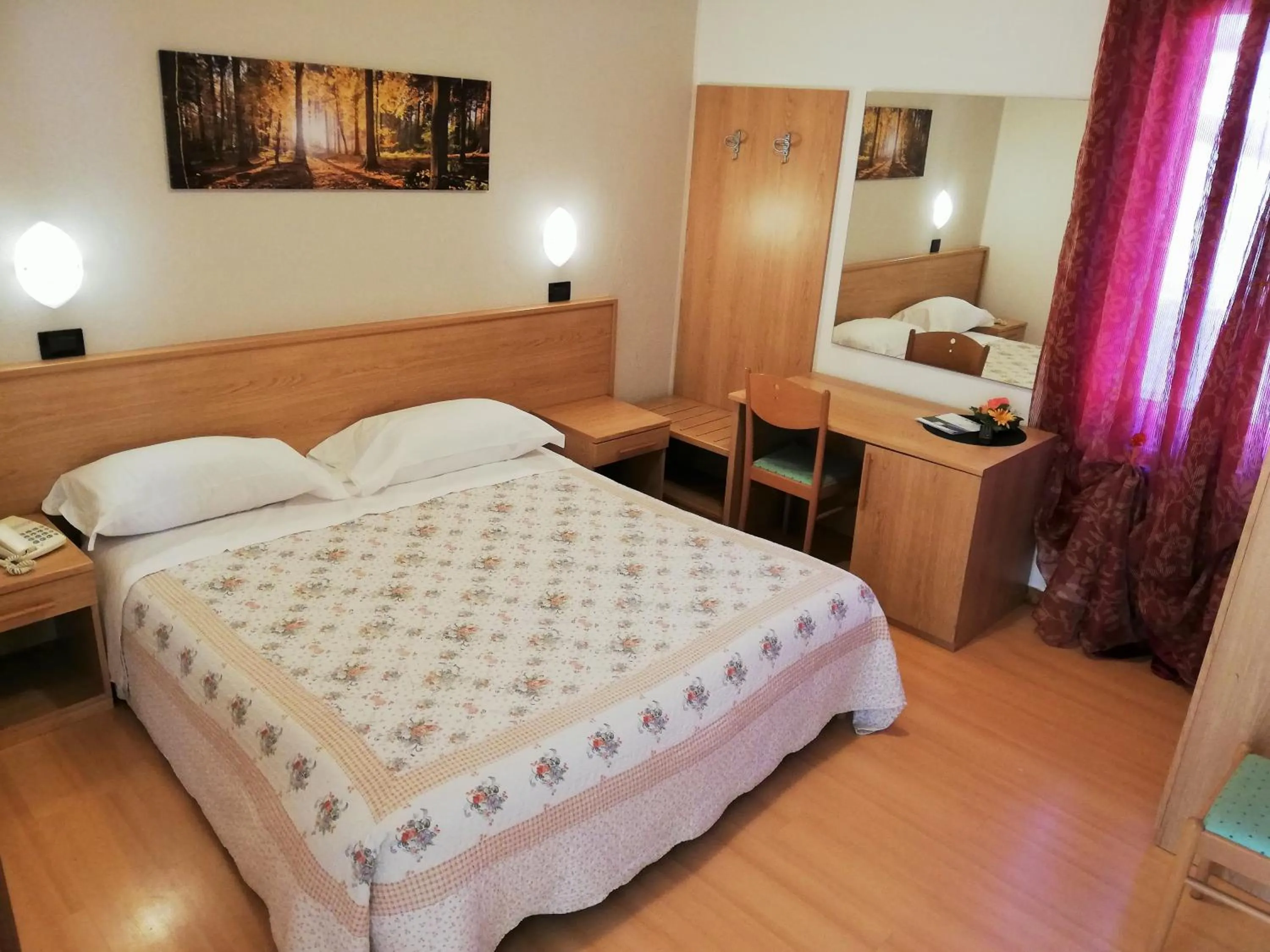 Photo of the whole room, Bed in Albergo Neni