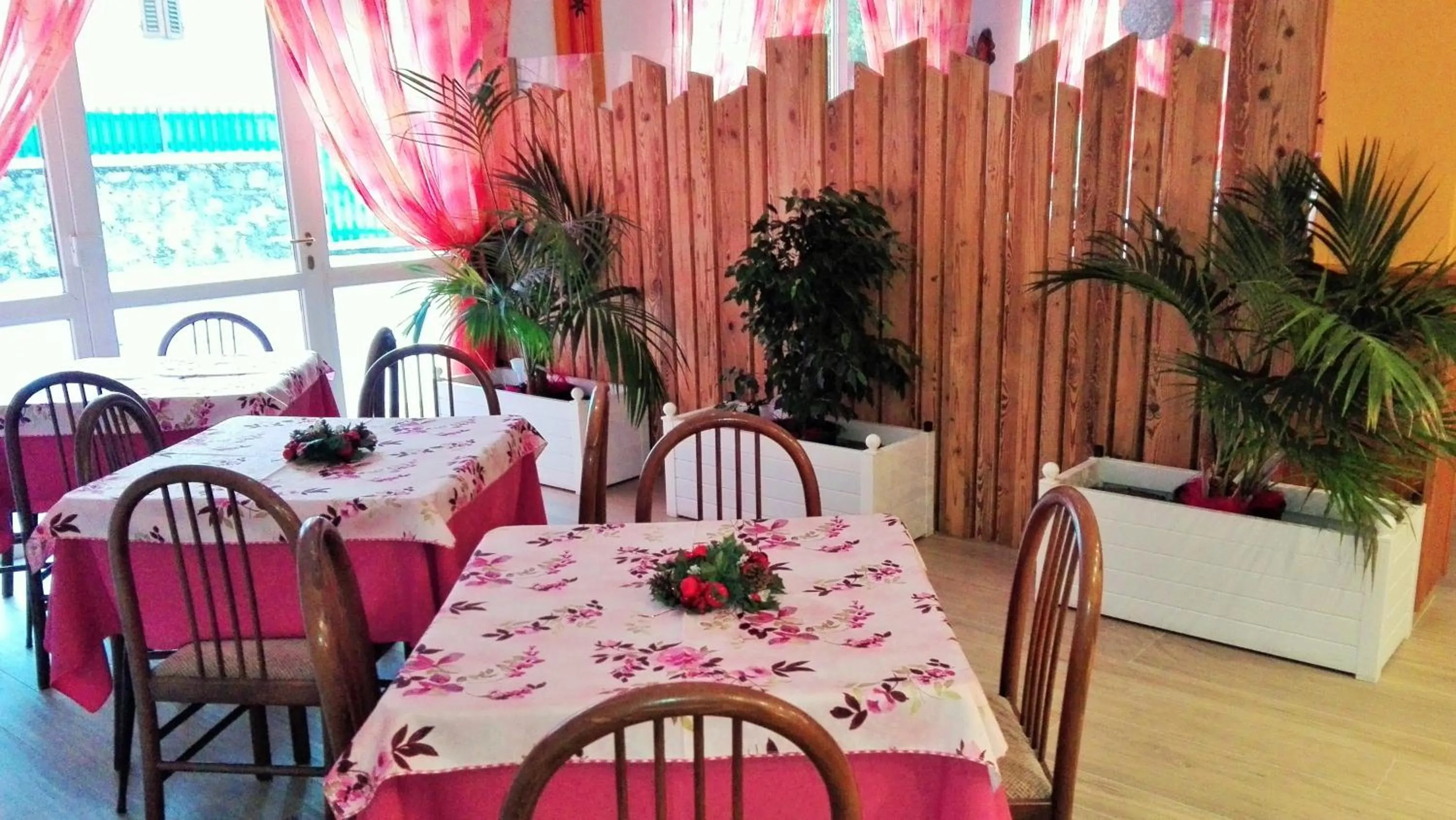 Restaurant/places to eat in Albergo Neni