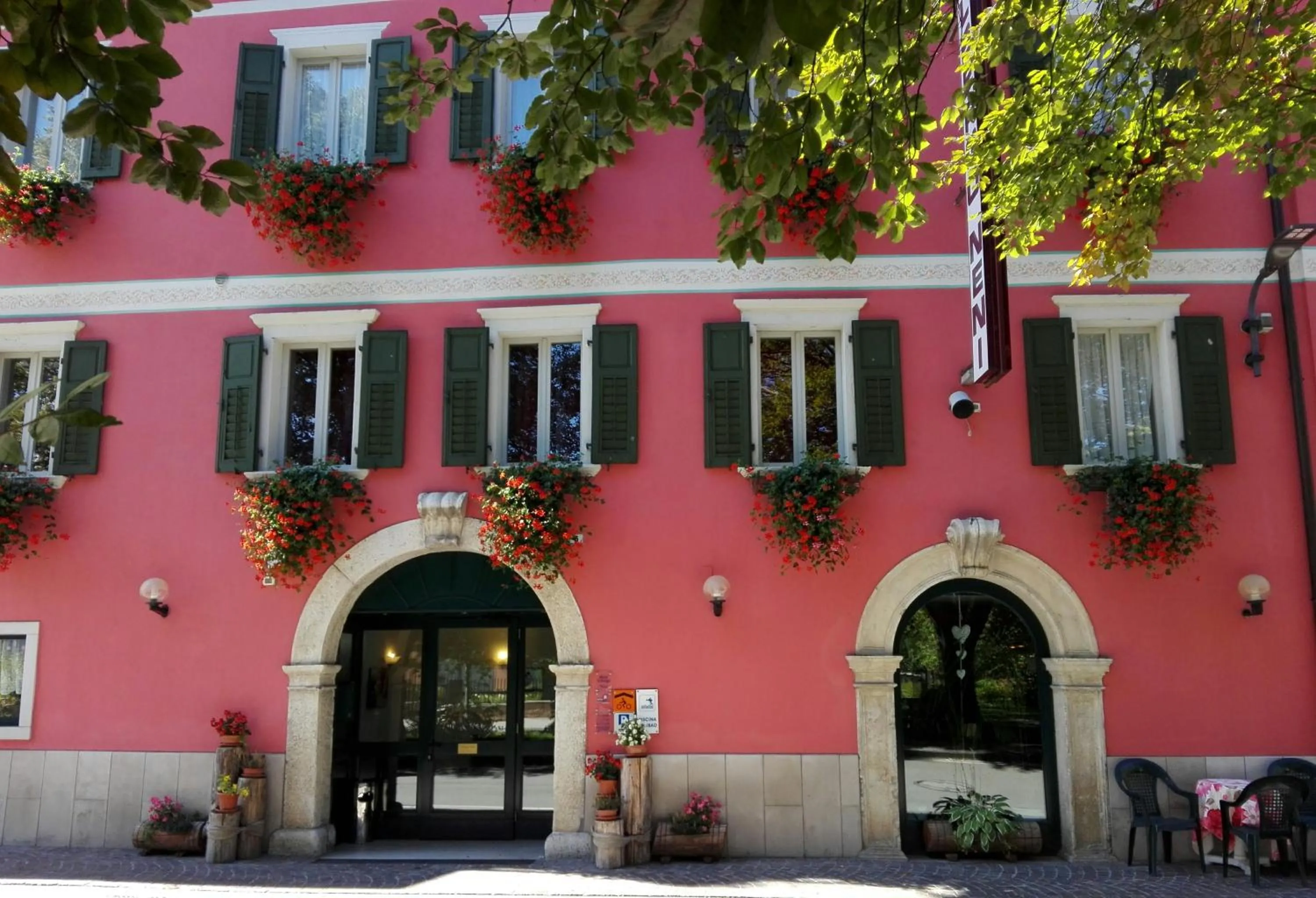 Facade/entrance in Albergo Neni