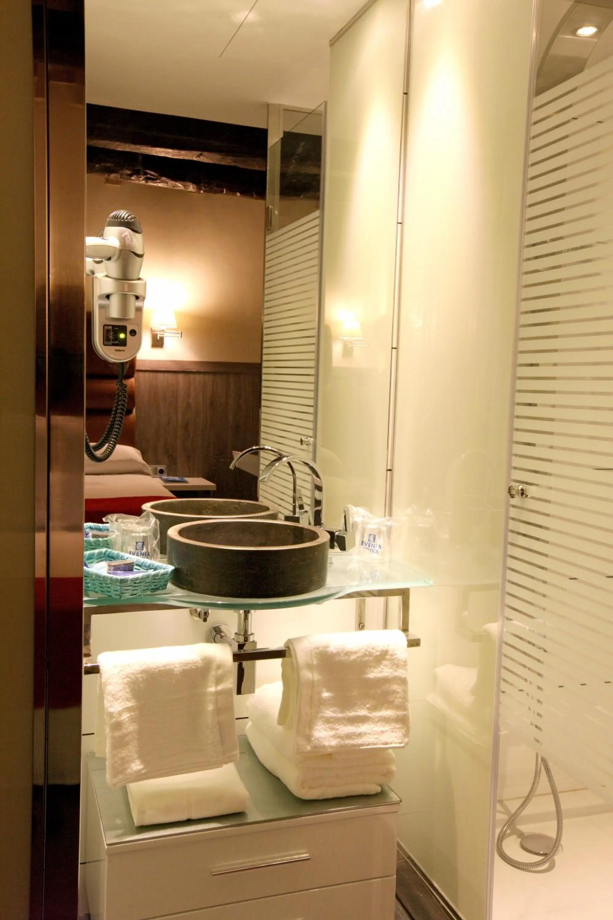 Bathroom in Evenia Alcalá Boutique Hotel