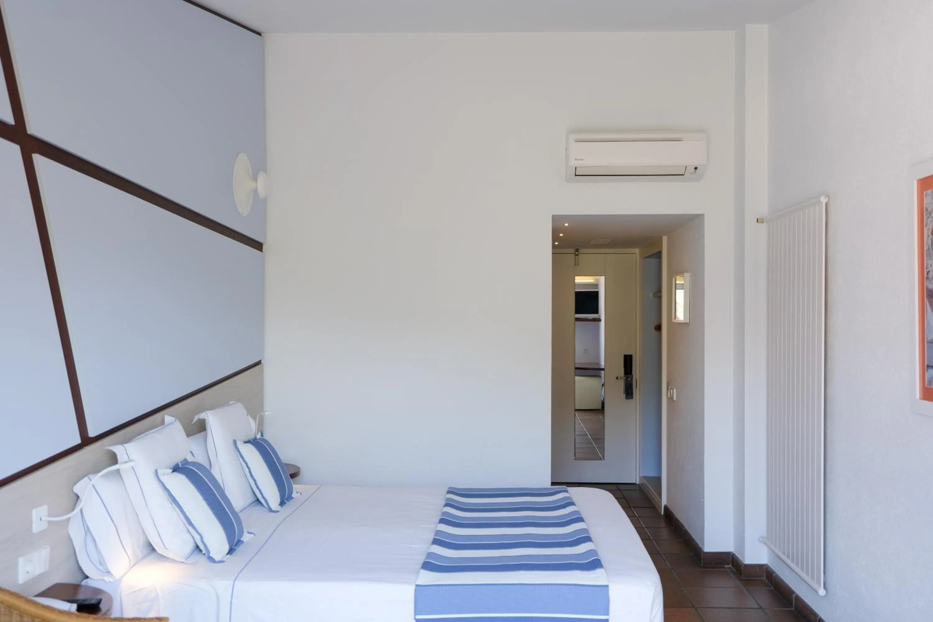 Bed in Hotel Blaumar Cadaqués by Fimedhotels