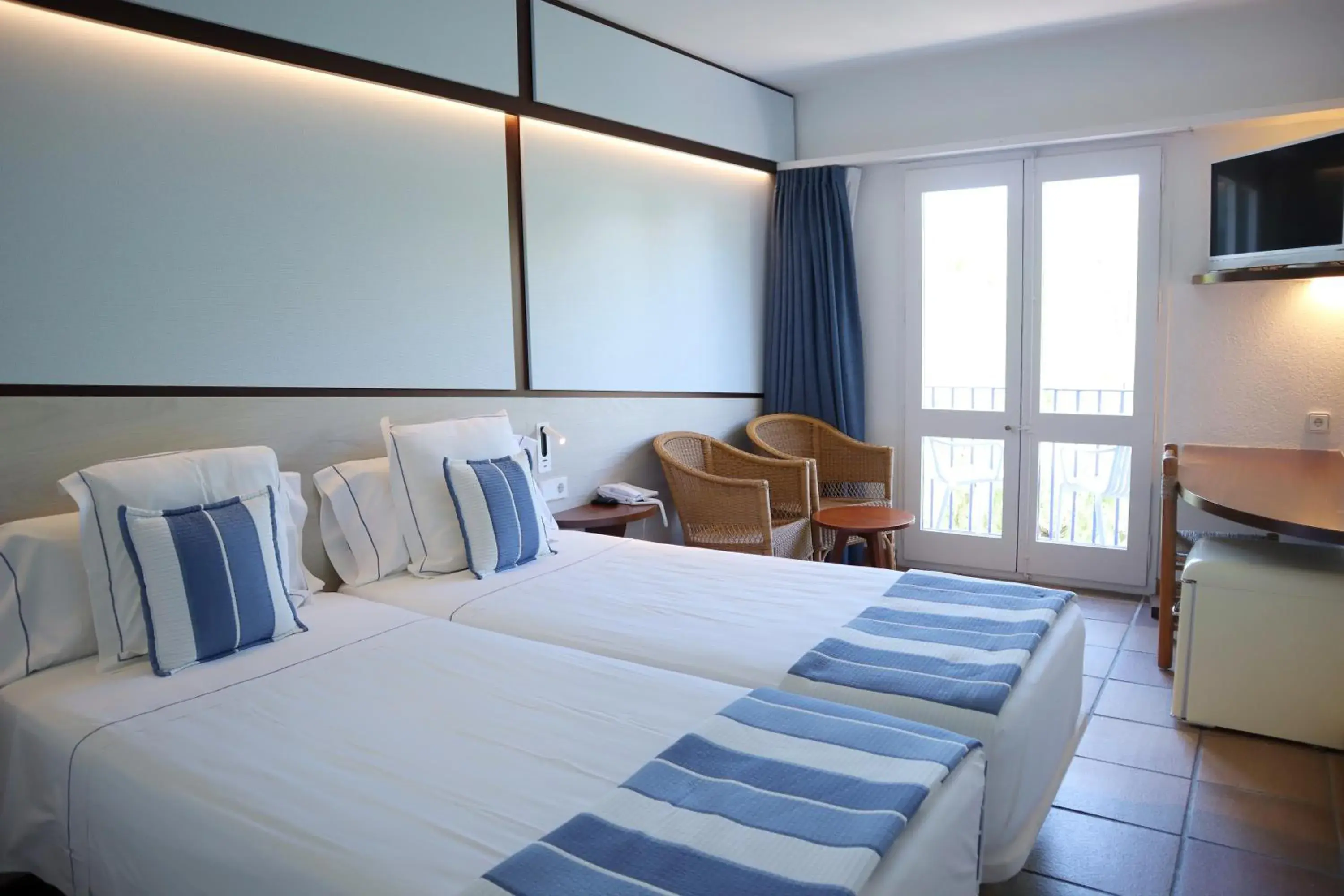 Deluxe Double Room with Balcony in Hotel Blaumar Cadaqués by Fimedhotels Deluxe Double Room with Balcony in Hotel Blaumar Cadaqués by Fimedhotels
