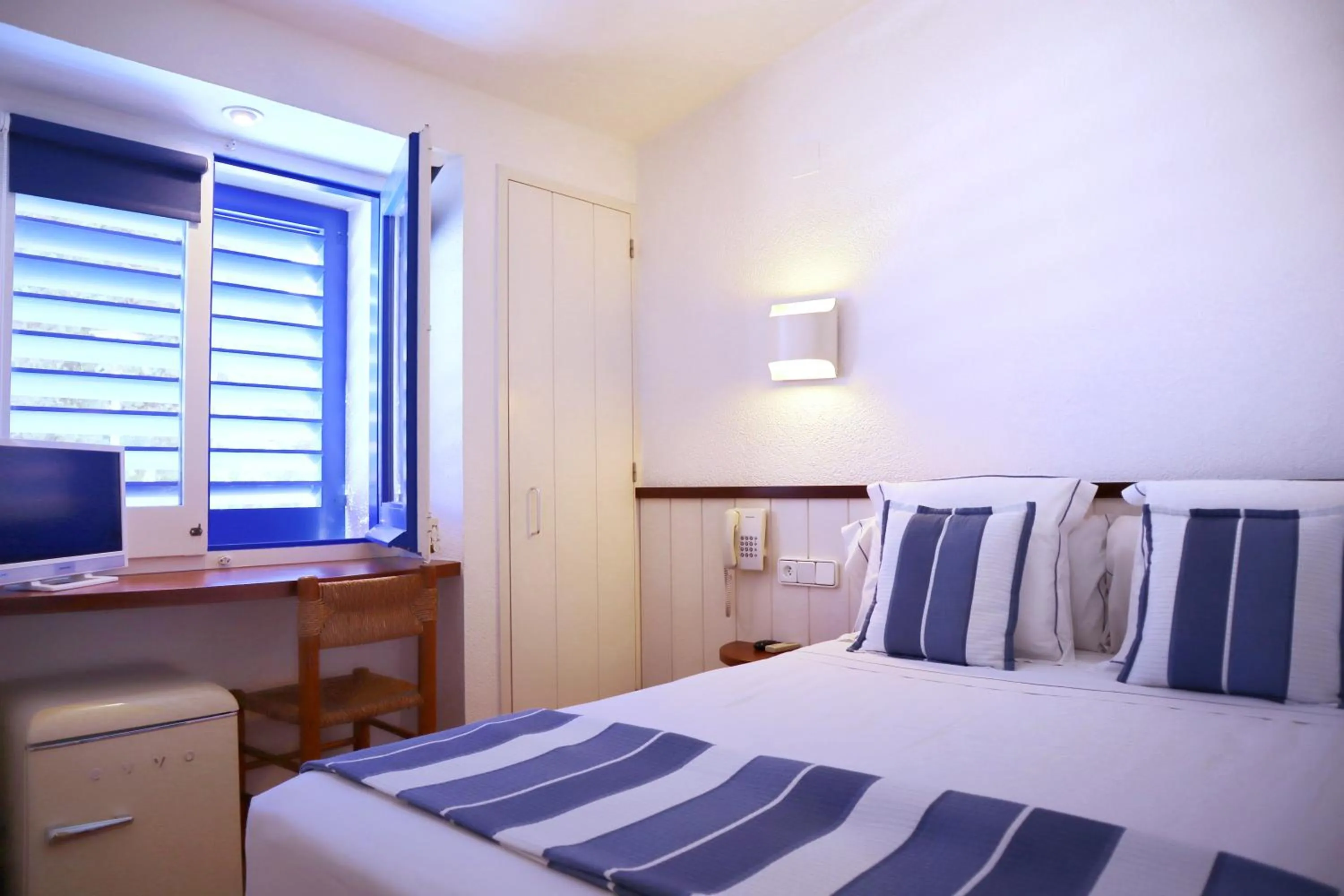 Bed in Hotel Blaumar Cadaqués by Fimedhotels