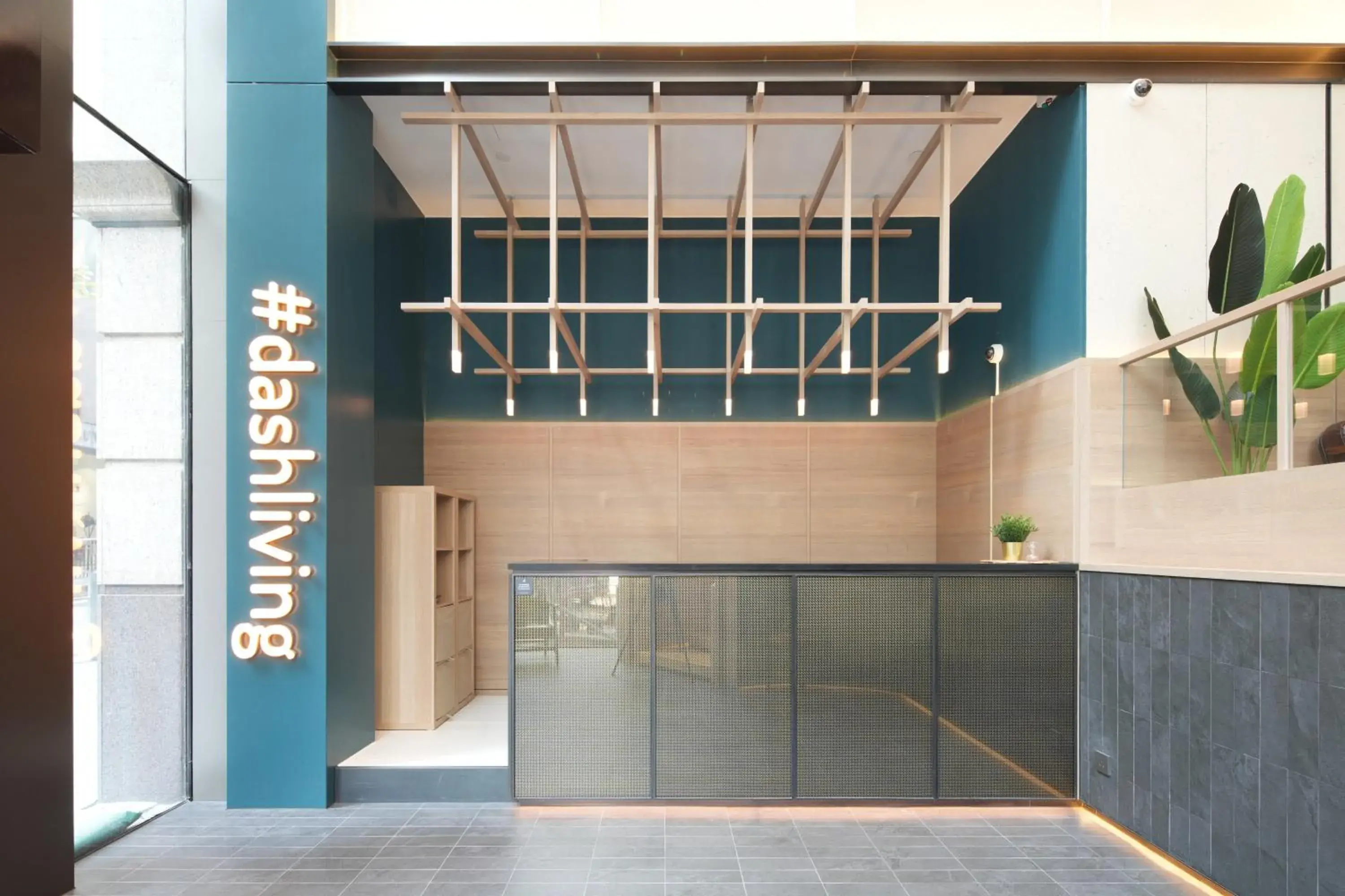 Property building in Dash Living on Hollywood Property building in Dash Living on Hollywood