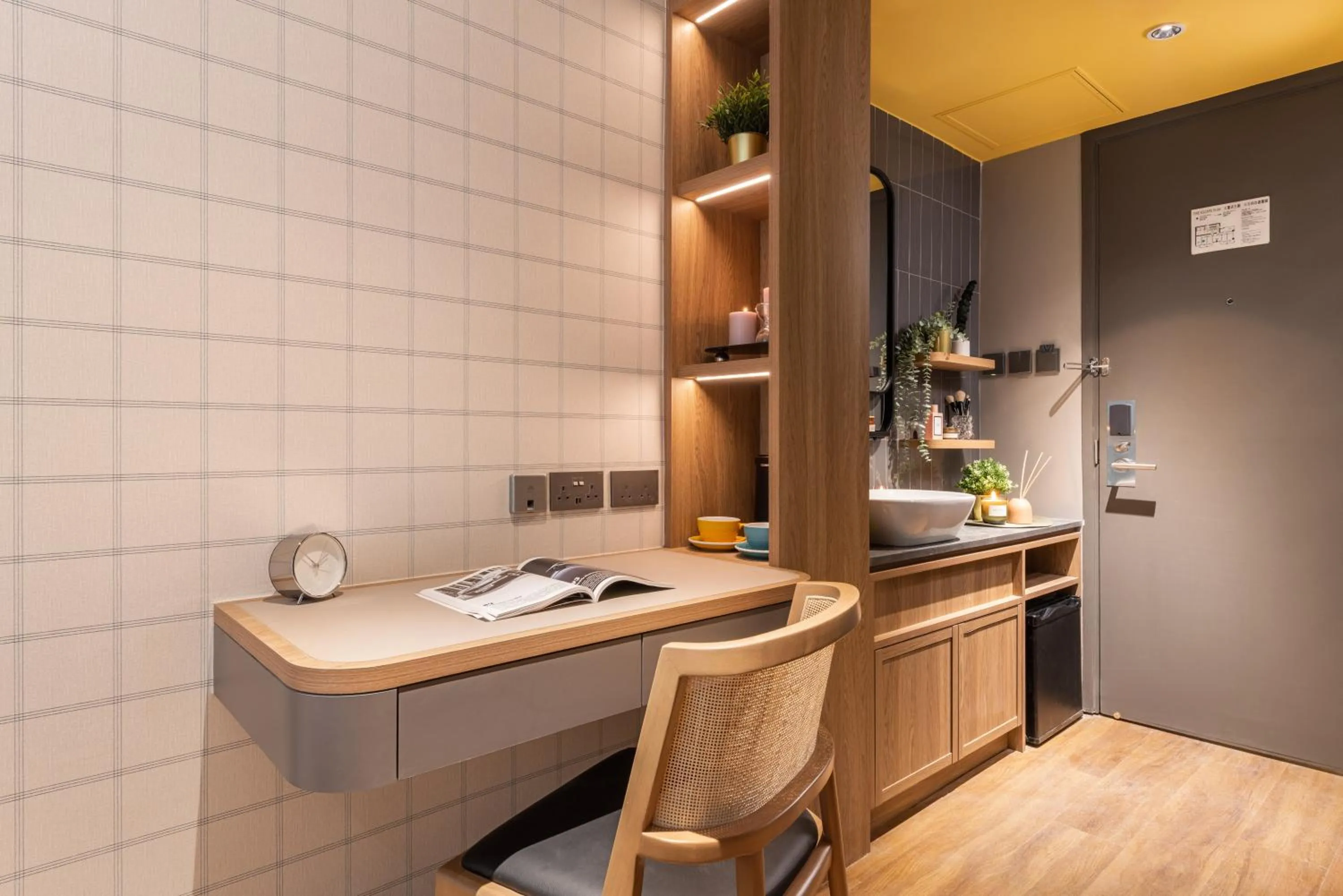 Bedroom in Dash Living on Hollywood