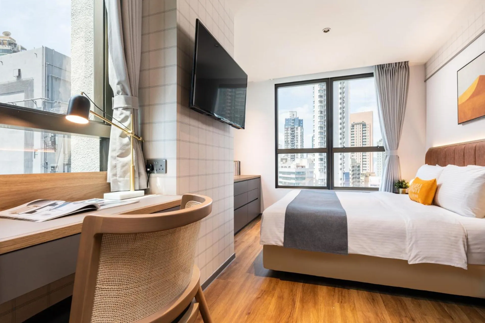 Bed in Dash Living on Hollywood